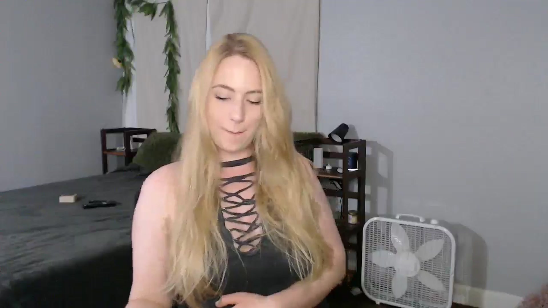 Gallery image thumbnail from Gardengirl69's myfreecams stream on, 04/10/2025, 06:10 image 9 of 20