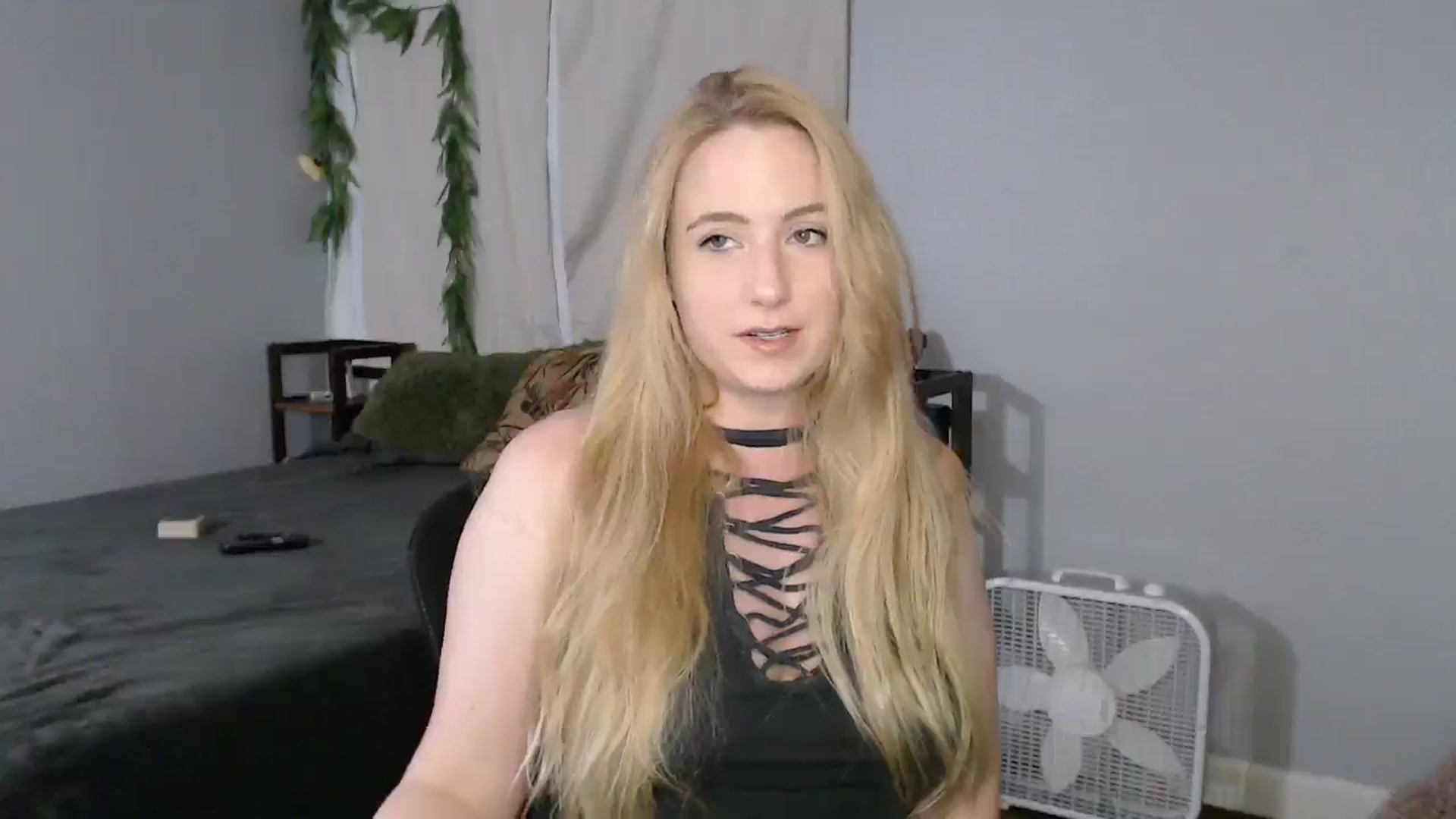 Gallery image thumbnail from Gardengirl69's myfreecams stream on, 04/10/2025, 06:10 image 4 of 20