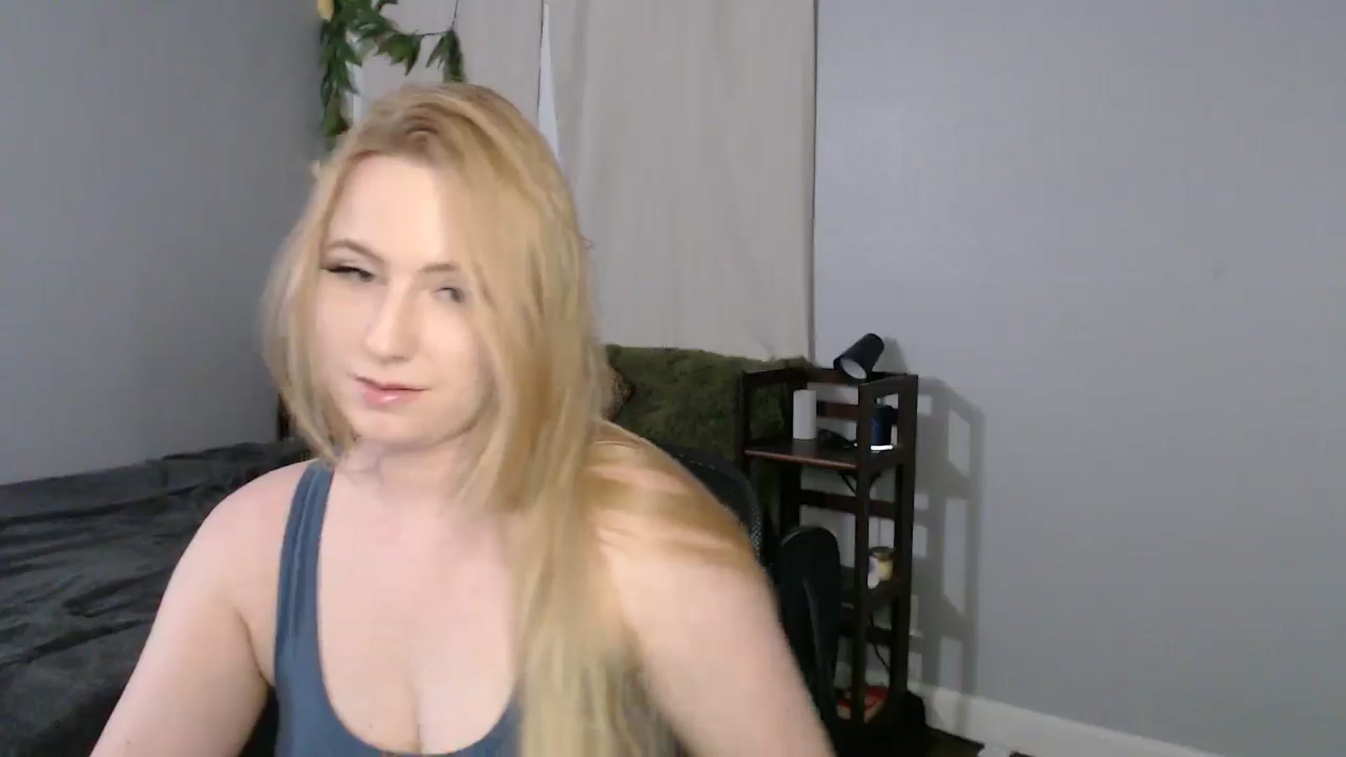 Gallery image thumbnail from Gardengirl69's myfreecams stream on, 04/14/2025, 24:00 image 14 of 20