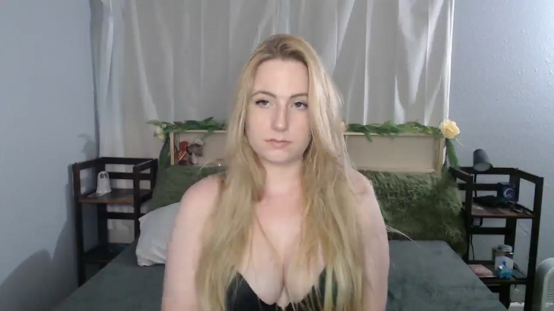 Gallery image thumbnail from Gardengirl69's myfreecams stream on, 04/22/2025, 21:43 image 5 of 20