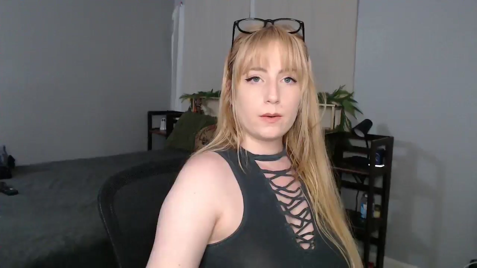 Gallery image thumbnail from Gardengirl69's myfreecams stream on, 04/27/2025, 22:14 image 12 of 20