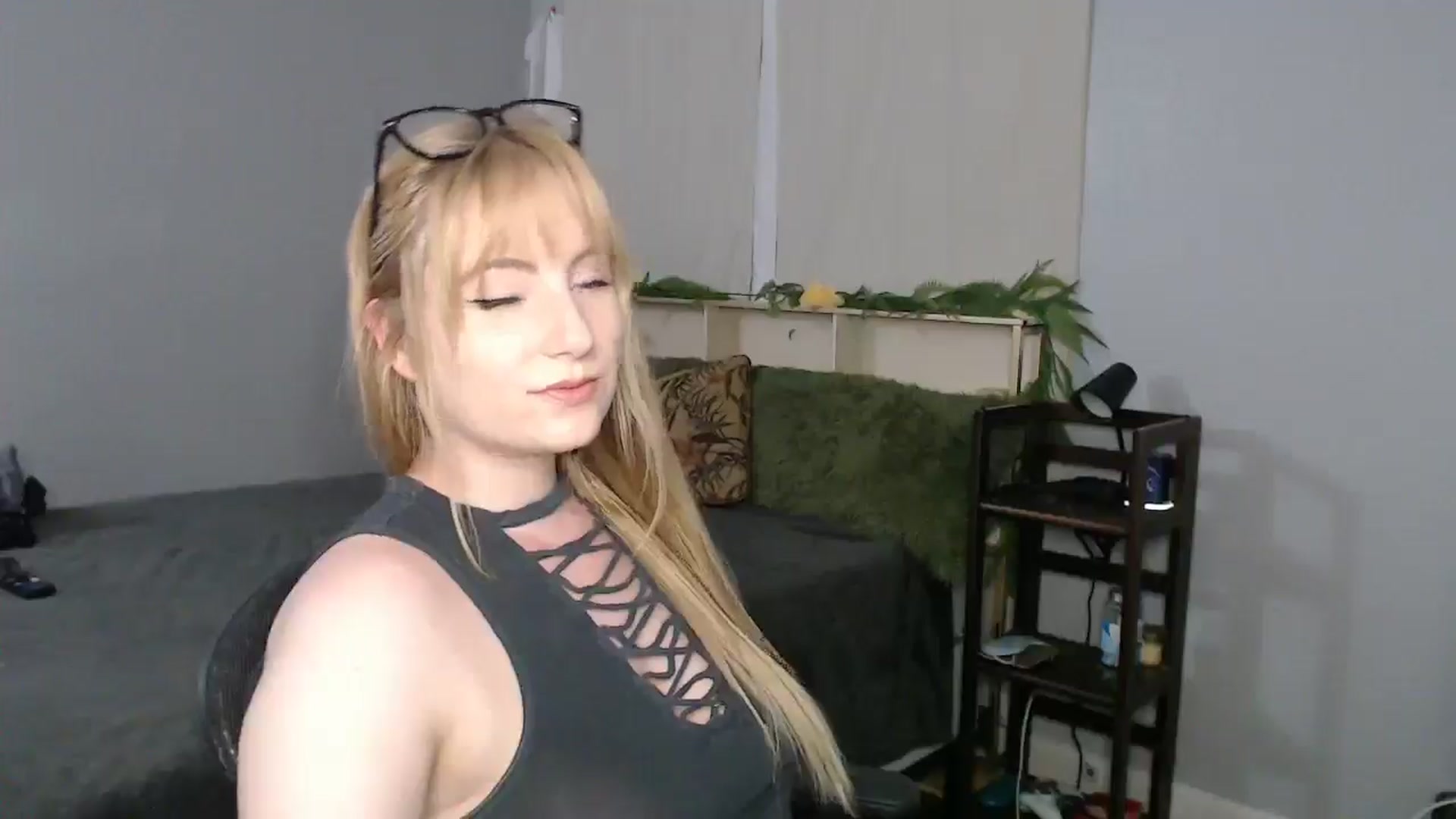 Gallery image thumbnail from Gardengirl69's myfreecams stream on, 04/27/2025, 22:14 image 17 of 20