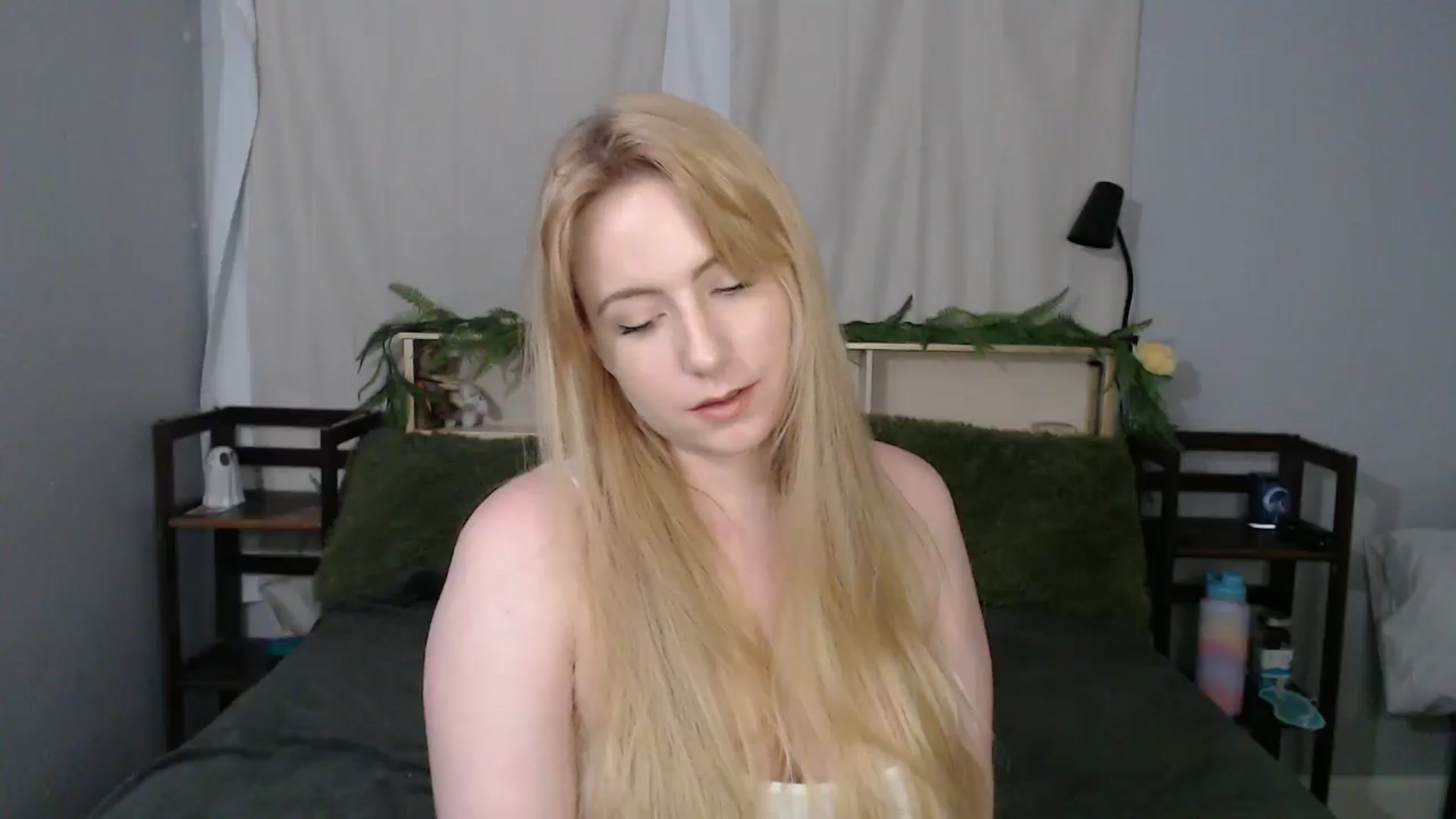 Gallery image thumbnail from Gardengirl69's myfreecams stream on, 05/05/2025, 21:52 image 9 of 20