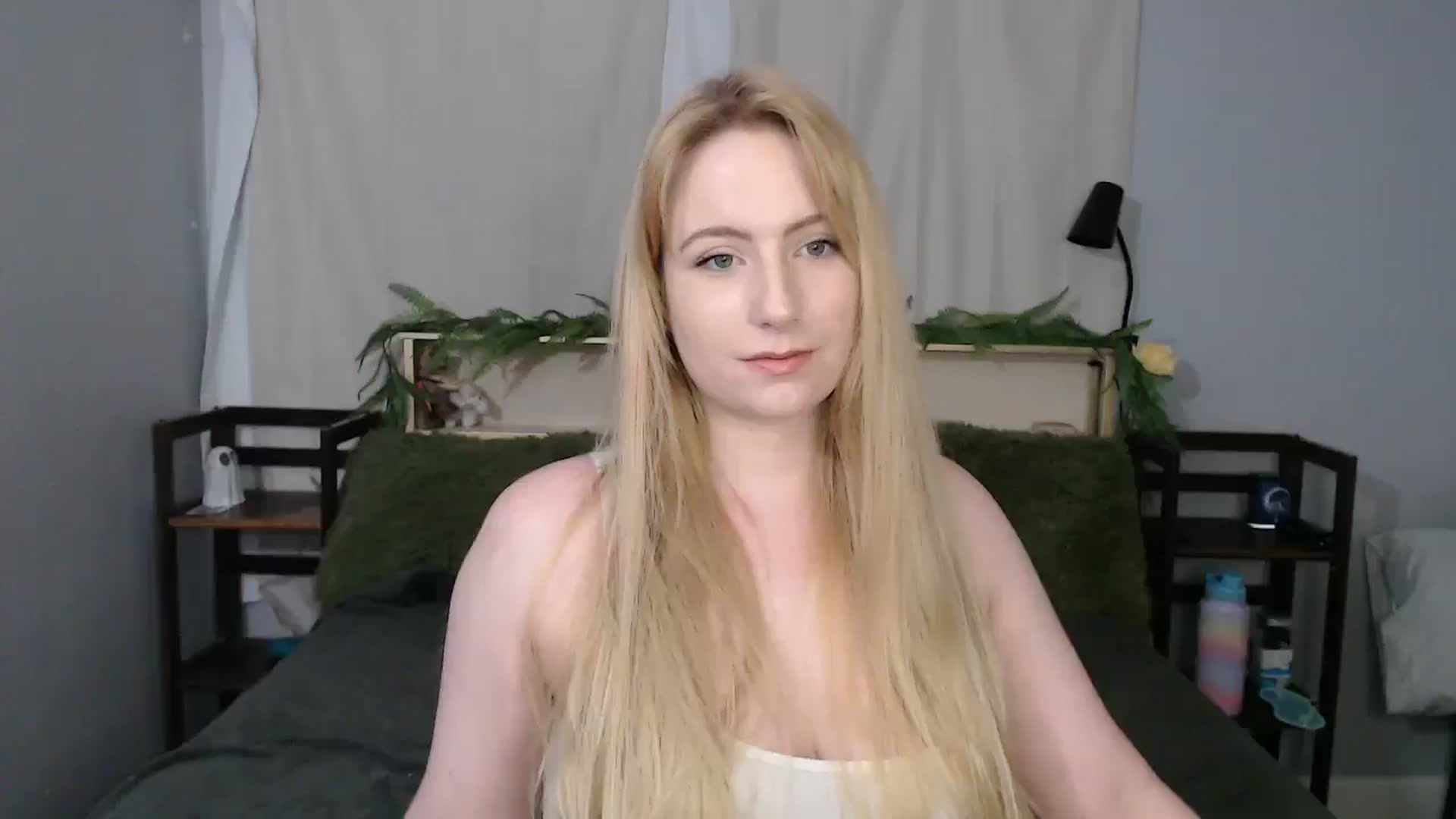 Gallery image thumbnail from Gardengirl69's myfreecams stream on, 05/05/2025, 21:52 image 5 of 20