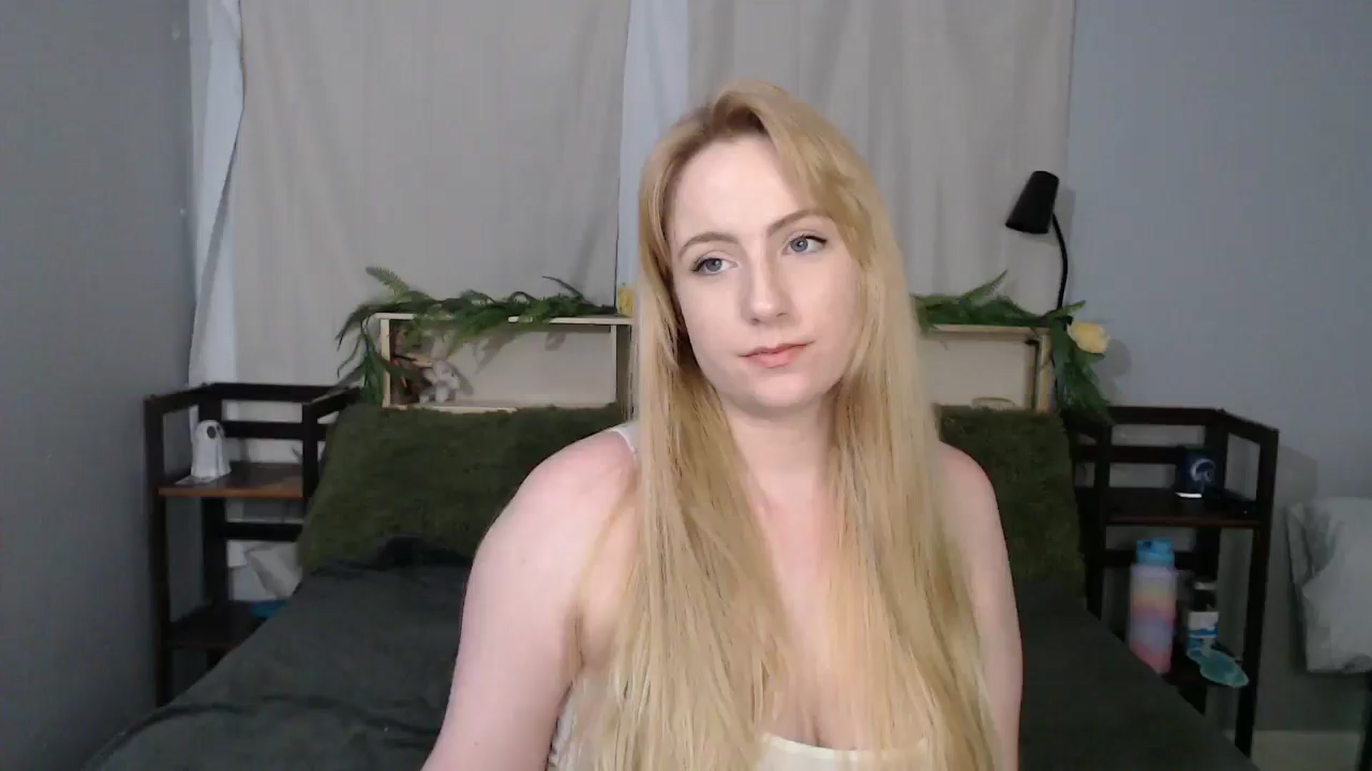 Gallery image thumbnail from Gardengirl69's myfreecams stream on, 05/05/2025, 21:52 image 6 of 20
