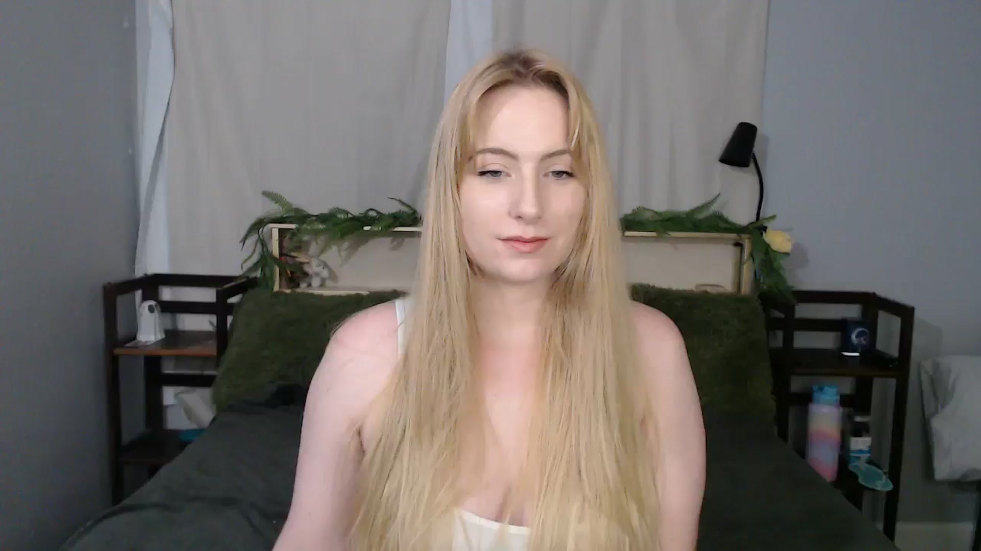 Gallery image thumbnail from Gardengirl69's myfreecams stream on, 05/05/2025, 21:52 image 13 of 20