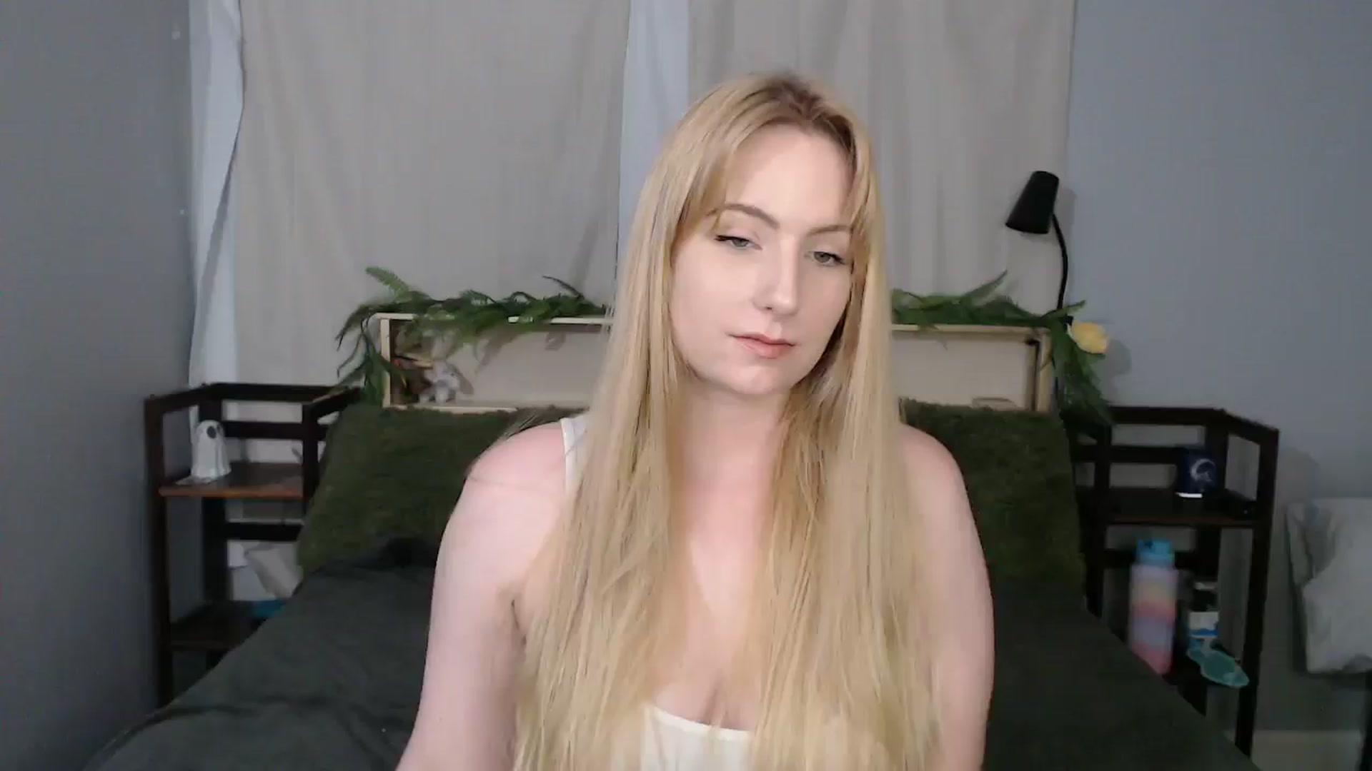Gallery image thumbnail from Gardengirl69's myfreecams stream on, 05/05/2025, 21:52 image 14 of 20
