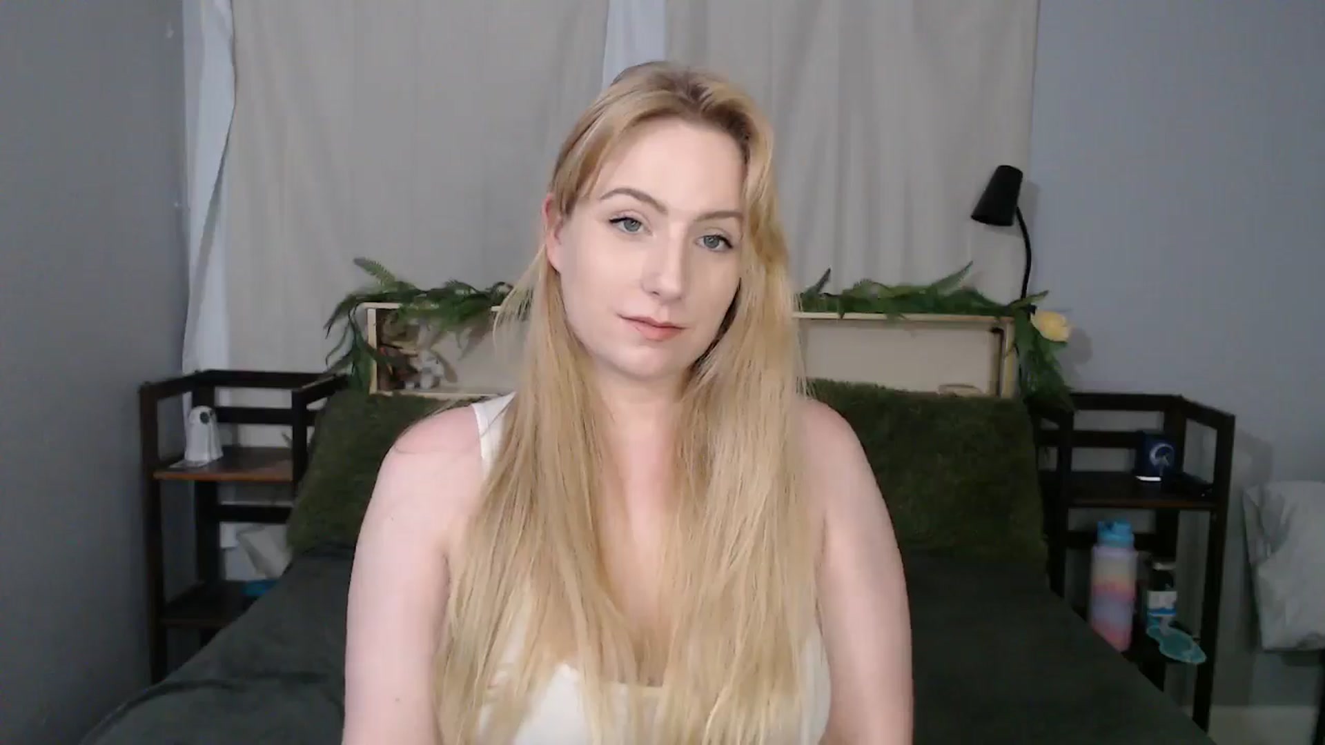 Gallery image thumbnail from Gardengirl69's myfreecams stream on, 05/05/2025, 21:52 image 11 of 20
