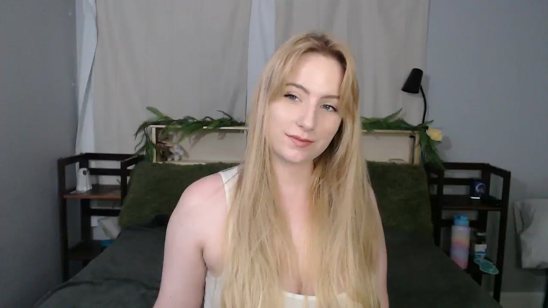 Gallery image thumbnail from Gardengirl69's myfreecams stream on, 05/05/2025, 21:52 image 8 of 20