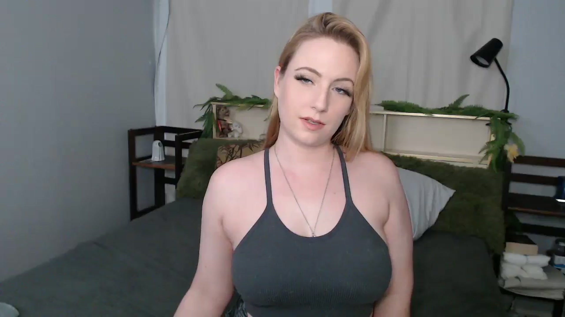 Gallery image thumbnail from Gardengirl69's myfreecams stream on, 05/12/2025, 19:54 image 14 of 20