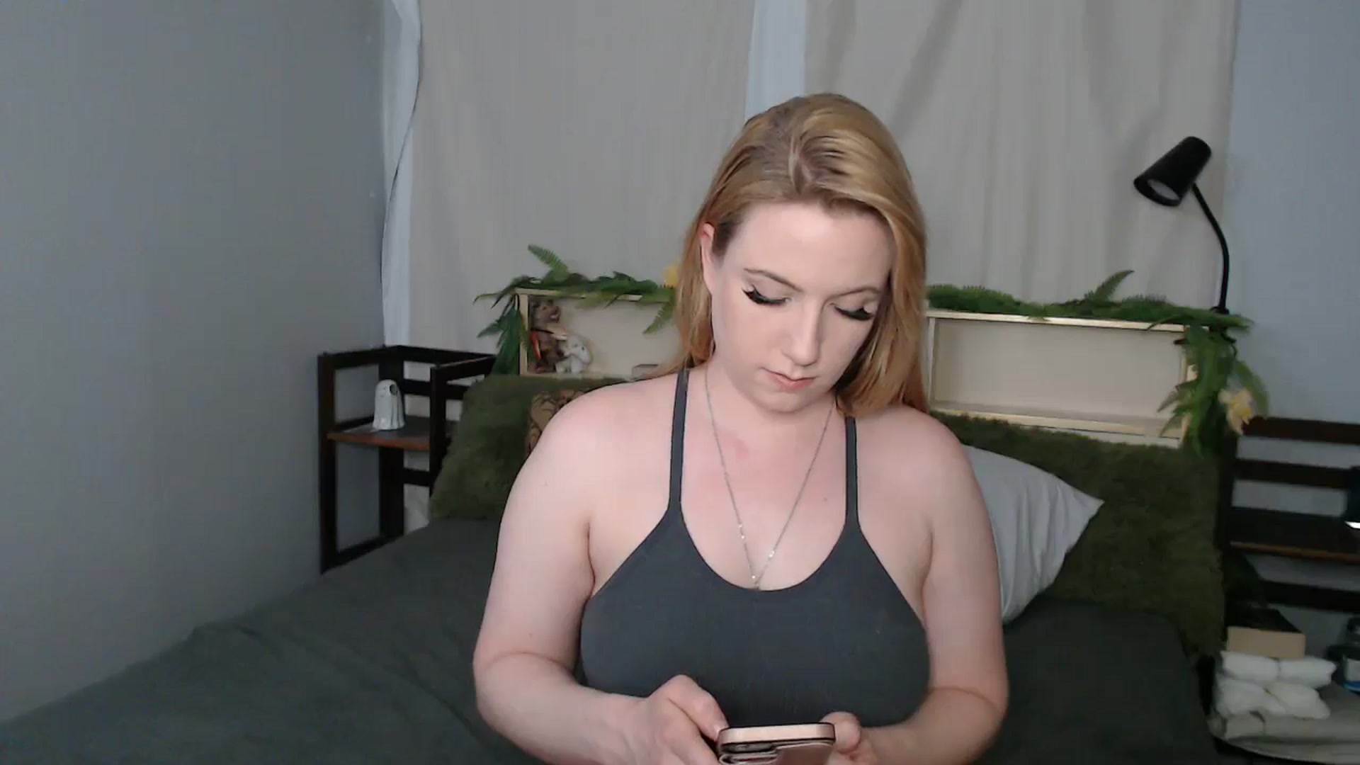 Gallery image thumbnail from Gardengirl69's myfreecams stream on, 05/12/2025, 19:54 image 20 of 20