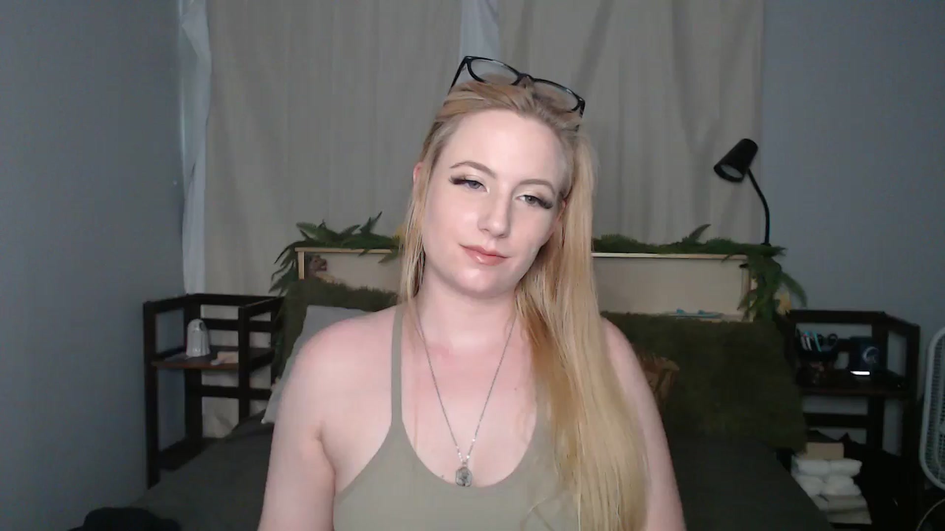 Gallery image thumbnail from Gardengirl69's myfreecams stream on, 05/13/2025, 21:53 image 1 of 20