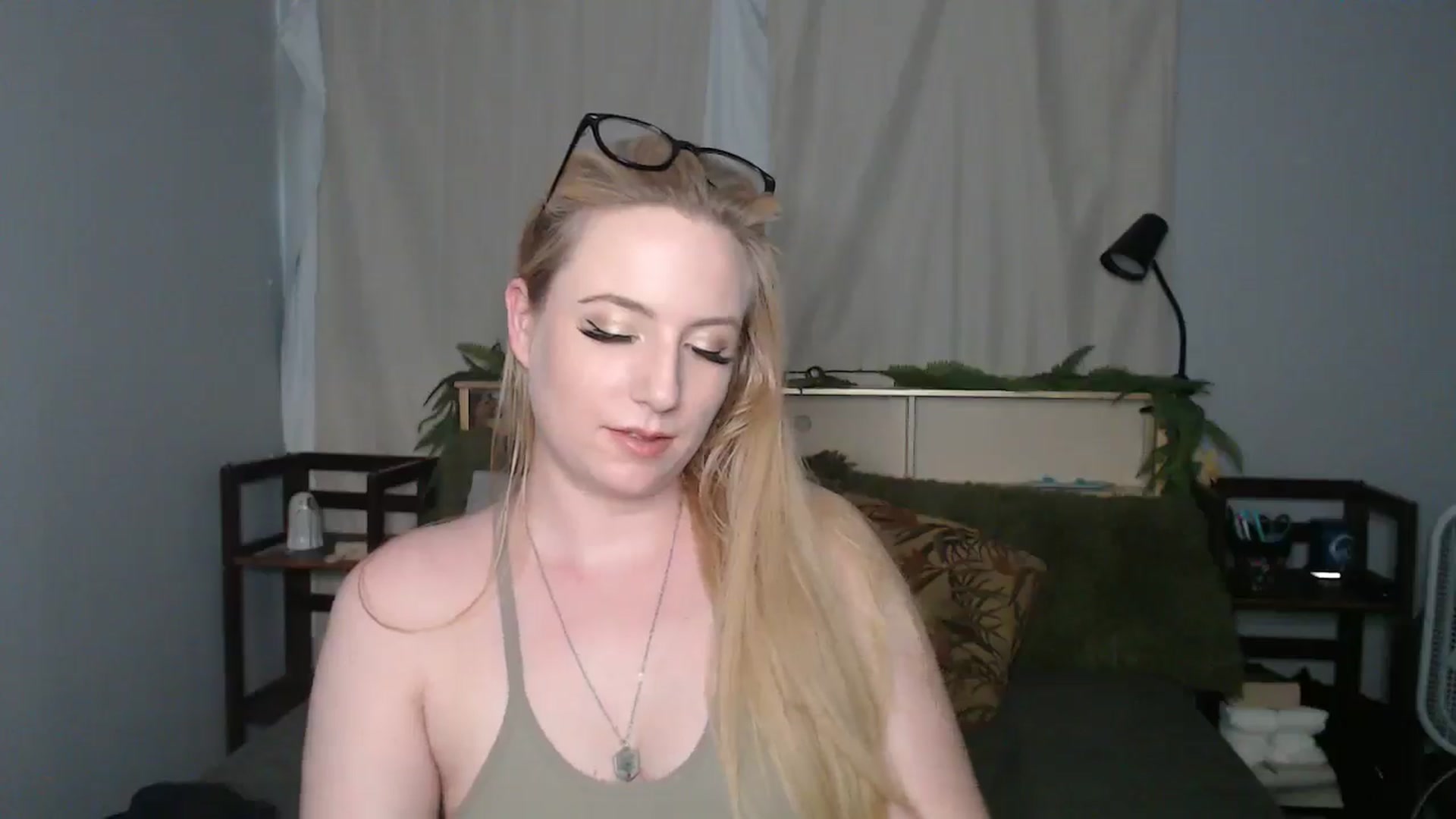 Gallery image thumbnail from Gardengirl69's myfreecams stream on, 05/13/2025, 21:53 image 4 of 20