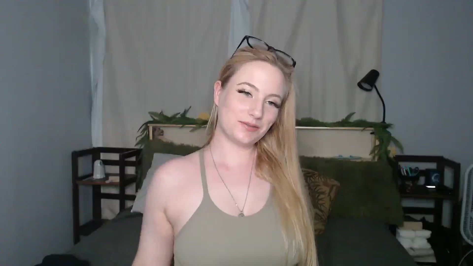 Gallery image thumbnail from Gardengirl69's myfreecams stream on, 05/13/2025, 21:53 image 2 of 20