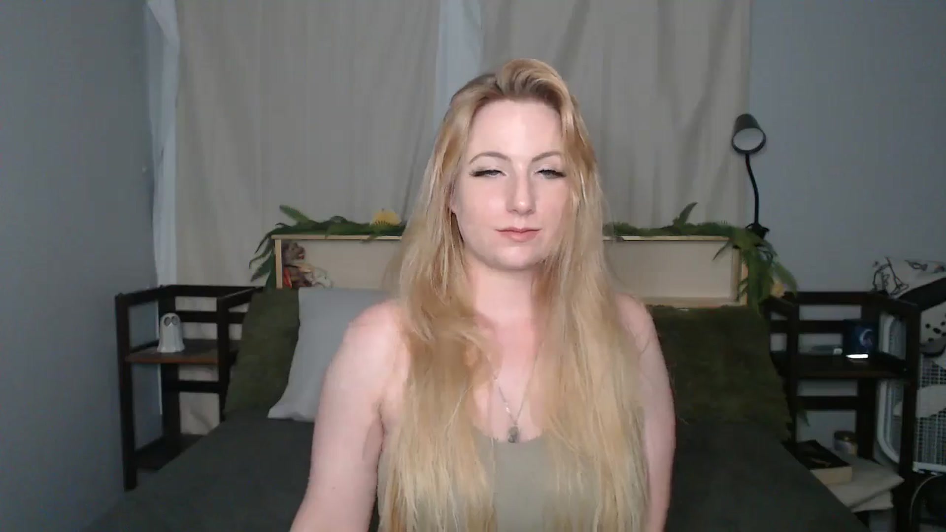 Gallery image thumbnail from Gardengirl69's myfreecams stream on, 05/20/2025, 21:22 image 8 of 20