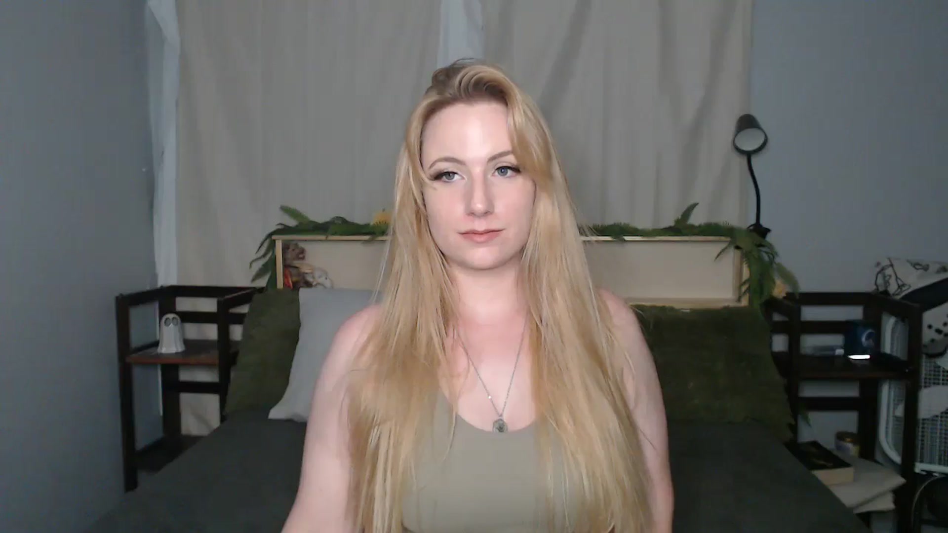 Gallery image thumbnail from Gardengirl69's myfreecams stream on, 05/20/2025, 21:22 image 3 of 20