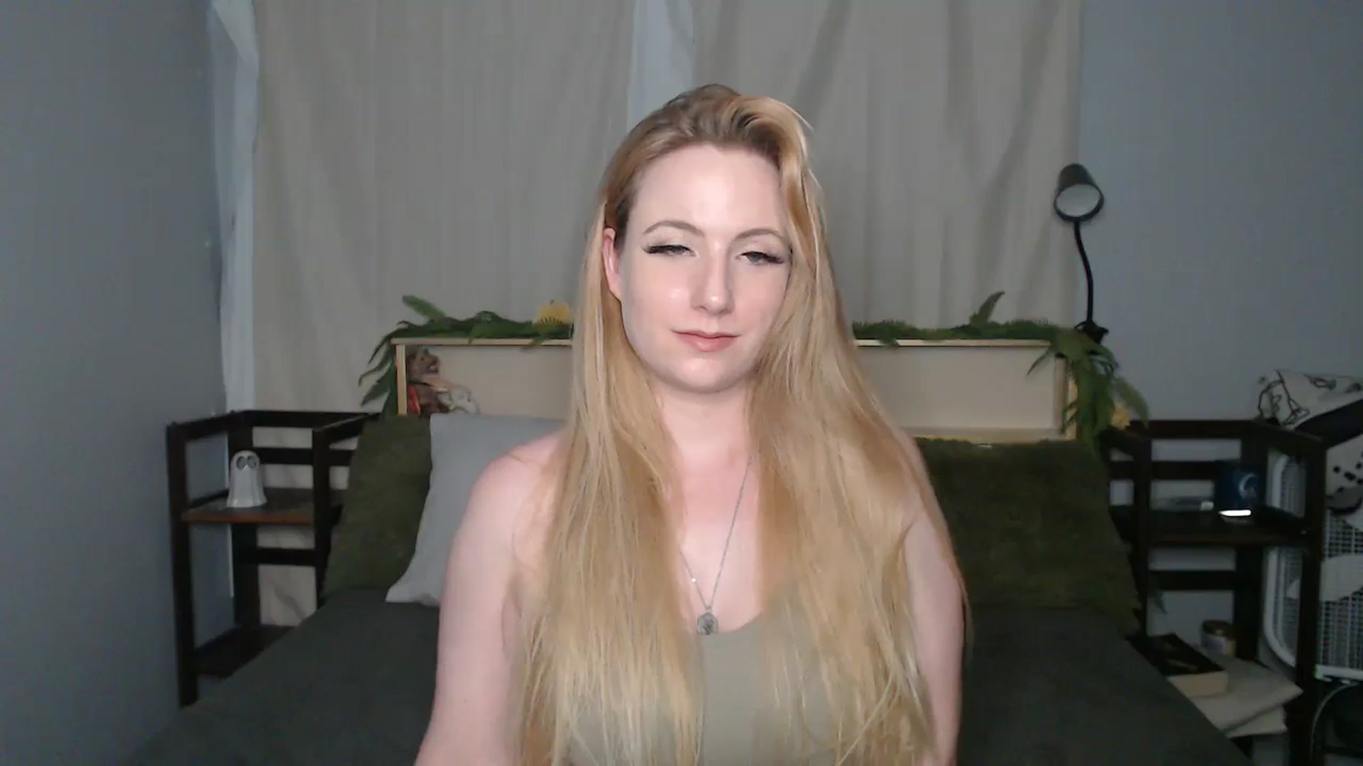 Gallery image thumbnail from Gardengirl69's myfreecams stream on, 05/20/2025, 21:22 image 5 of 20