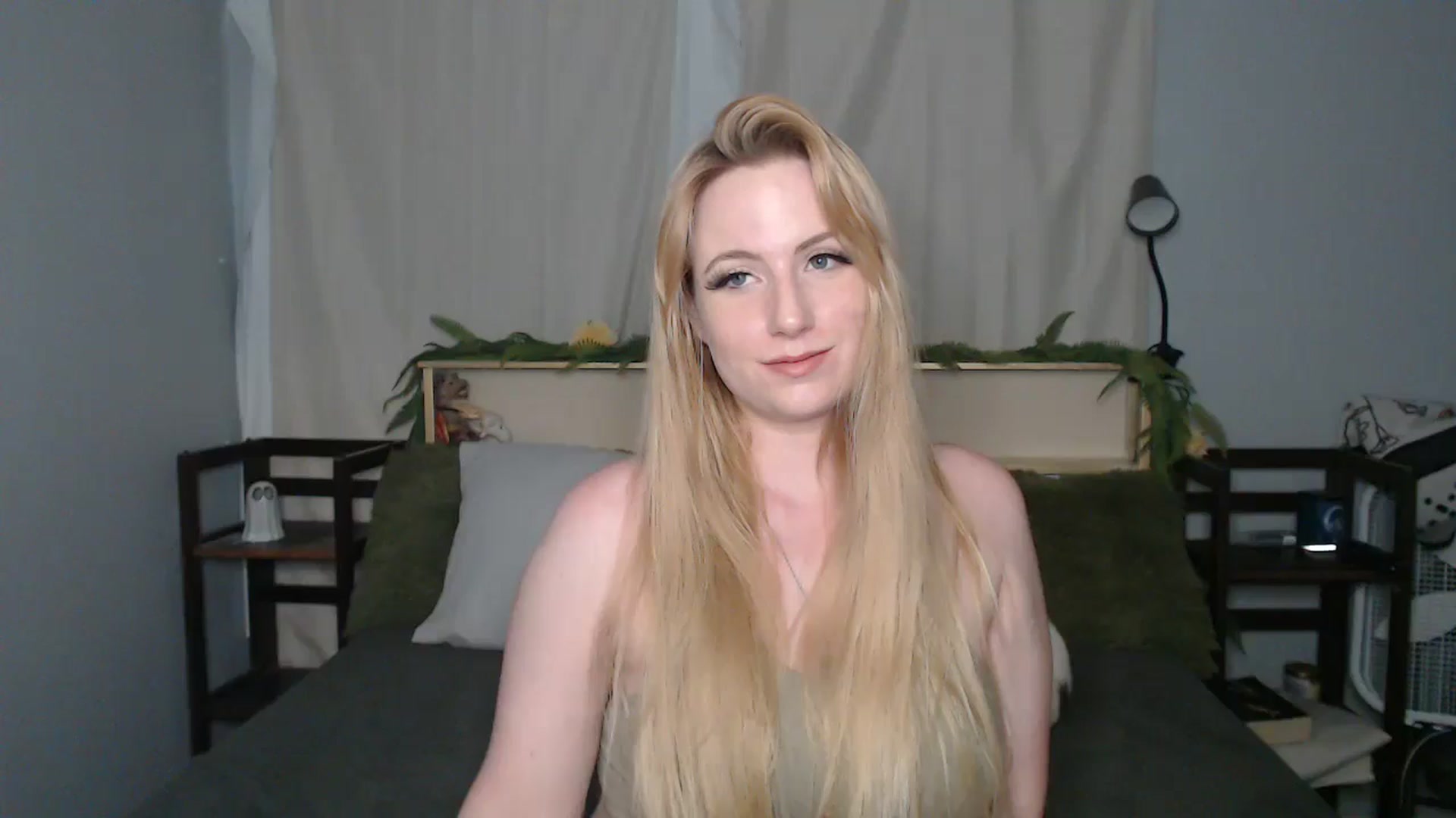 Gallery image thumbnail from Gardengirl69's myfreecams stream on, 05/20/2025, 21:22 image 11 of 20