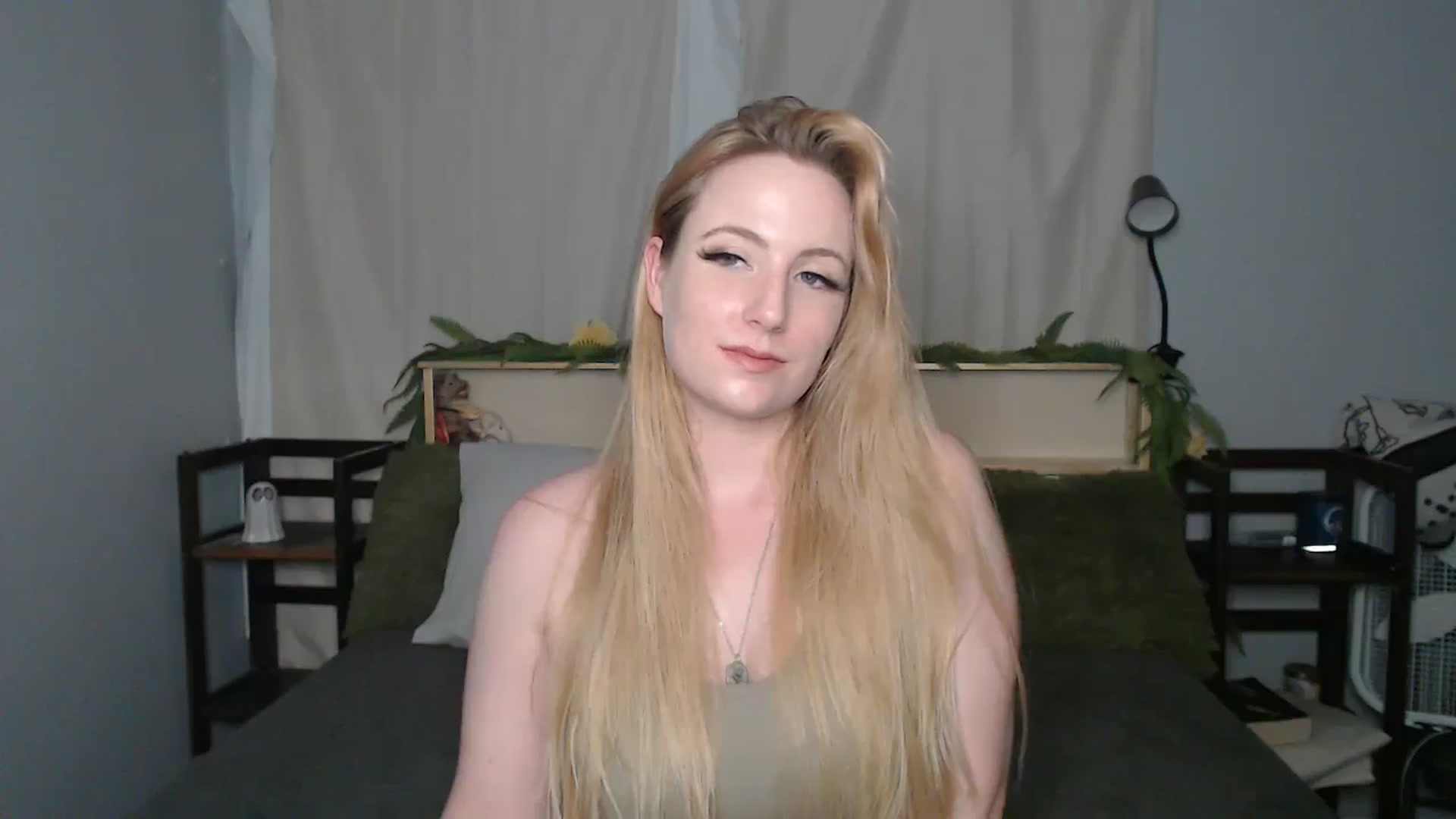 Gallery image thumbnail from Gardengirl69's myfreecams stream on, 05/20/2025, 21:22 image 6 of 20