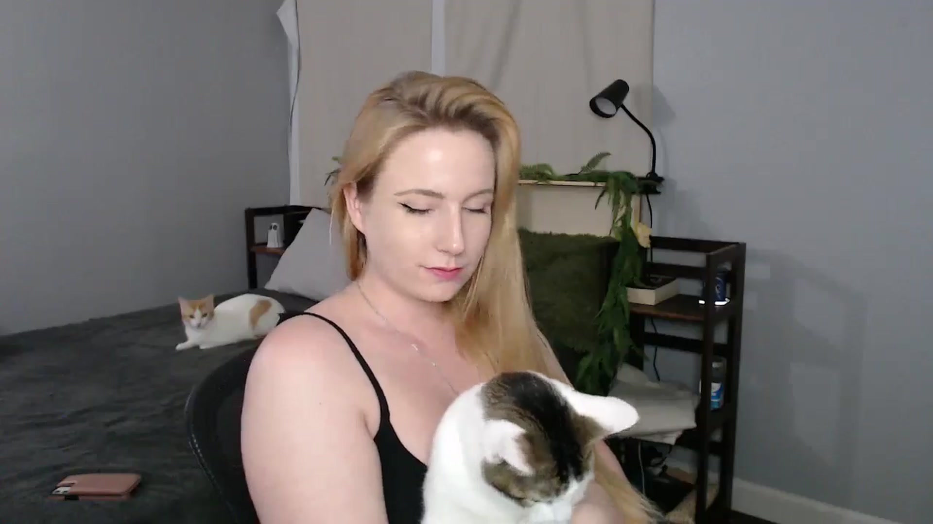 Gallery image thumbnail from Gardengirl69's myfreecams stream on, 05/26/2025, 03:01 image 2 of 20