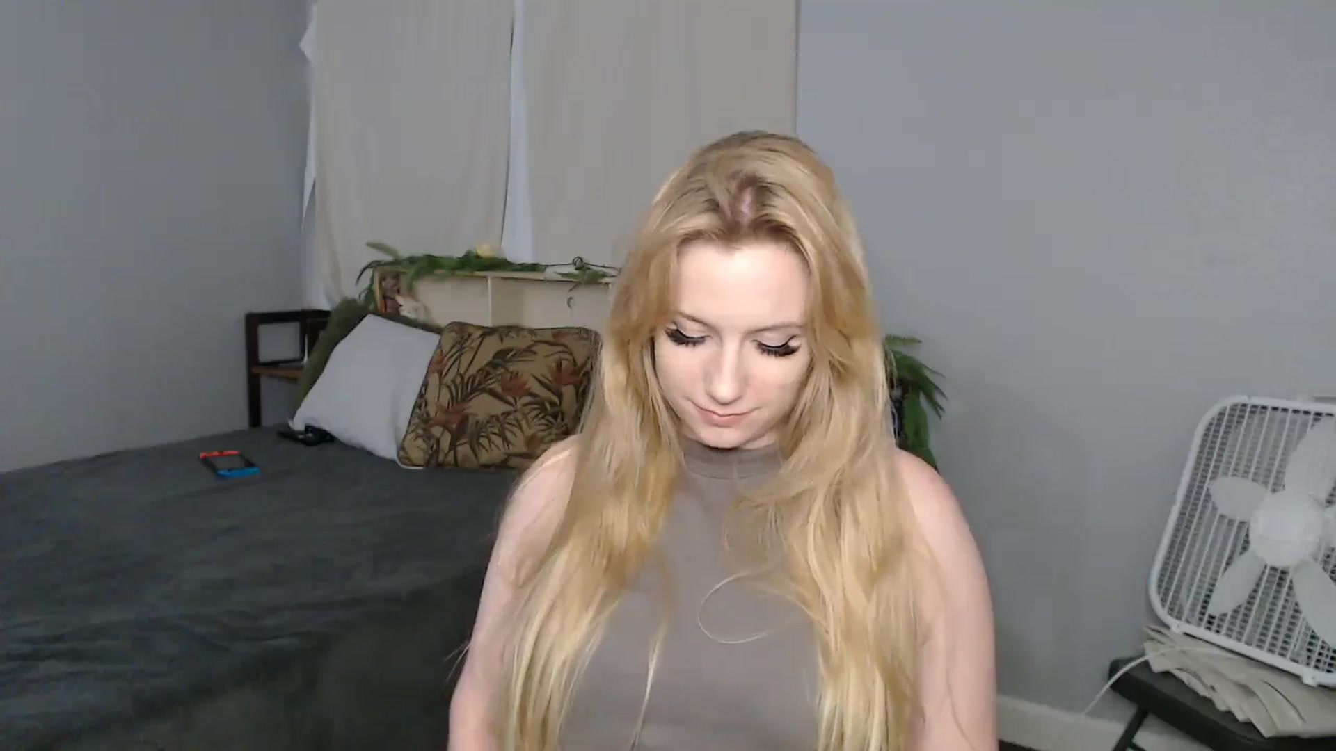 Gallery image thumbnail from Gardengirl69's myfreecams stream on, 06/08/2025, 24:34 image 14 of 20