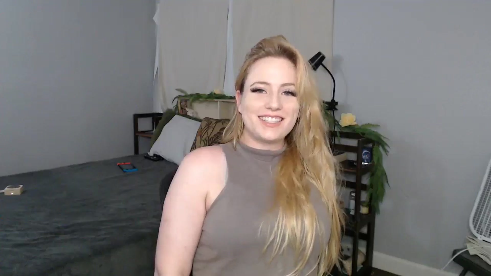Gallery image thumbnail from Gardengirl69's myfreecams stream on, 06/08/2025, 24:34 image 2 of 20