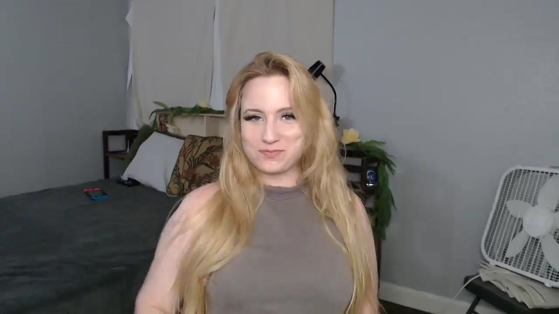 Gallery image thumbnail from Gardengirl69's myfreecams stream on, 06/08/2025, 24:34 image 11 of 20