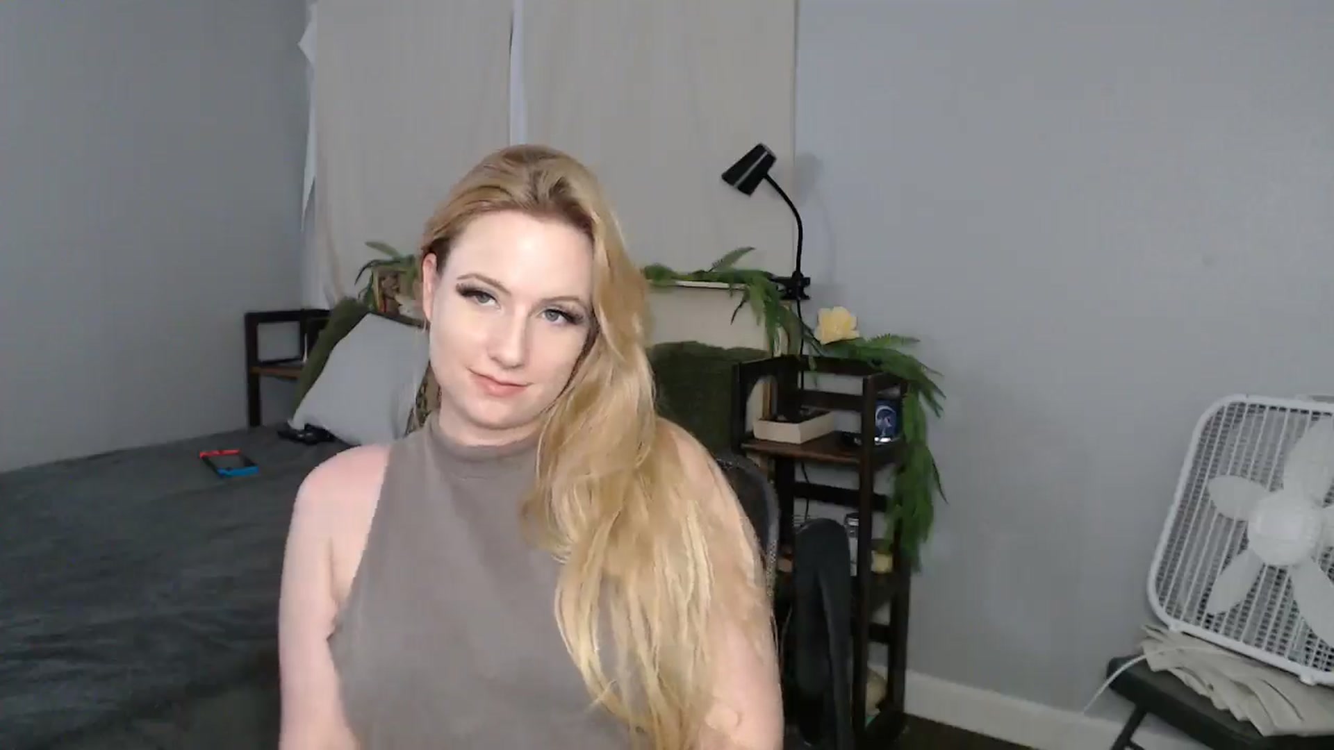 Gallery image thumbnail from Gardengirl69's myfreecams stream on, 06/08/2025, 24:34 image 18 of 20