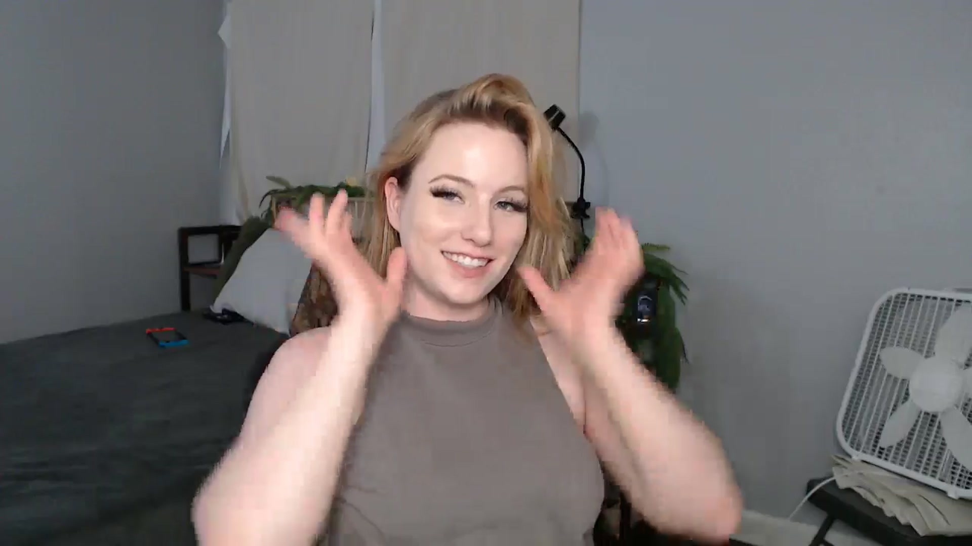 Gallery image thumbnail from Gardengirl69's myfreecams stream on, 06/08/2025, 24:34 image 8 of 20