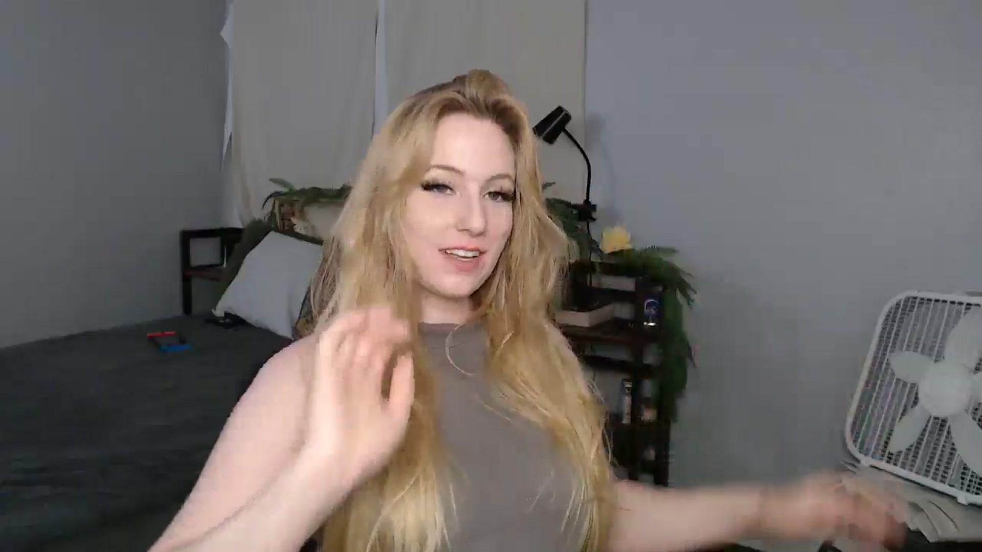 Gallery image thumbnail from Gardengirl69's myfreecams stream on, 06/08/2025, 24:34 image 10 of 20