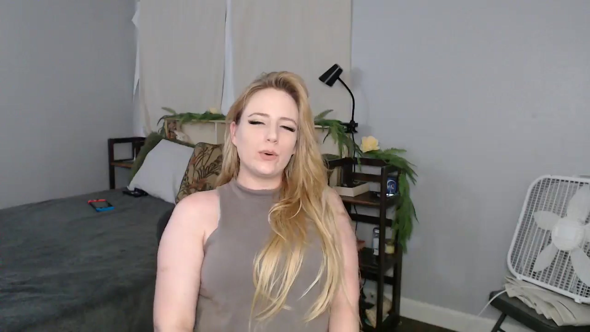 Gallery image thumbnail from Gardengirl69's myfreecams stream on, 06/08/2025, 24:34 image 5 of 20