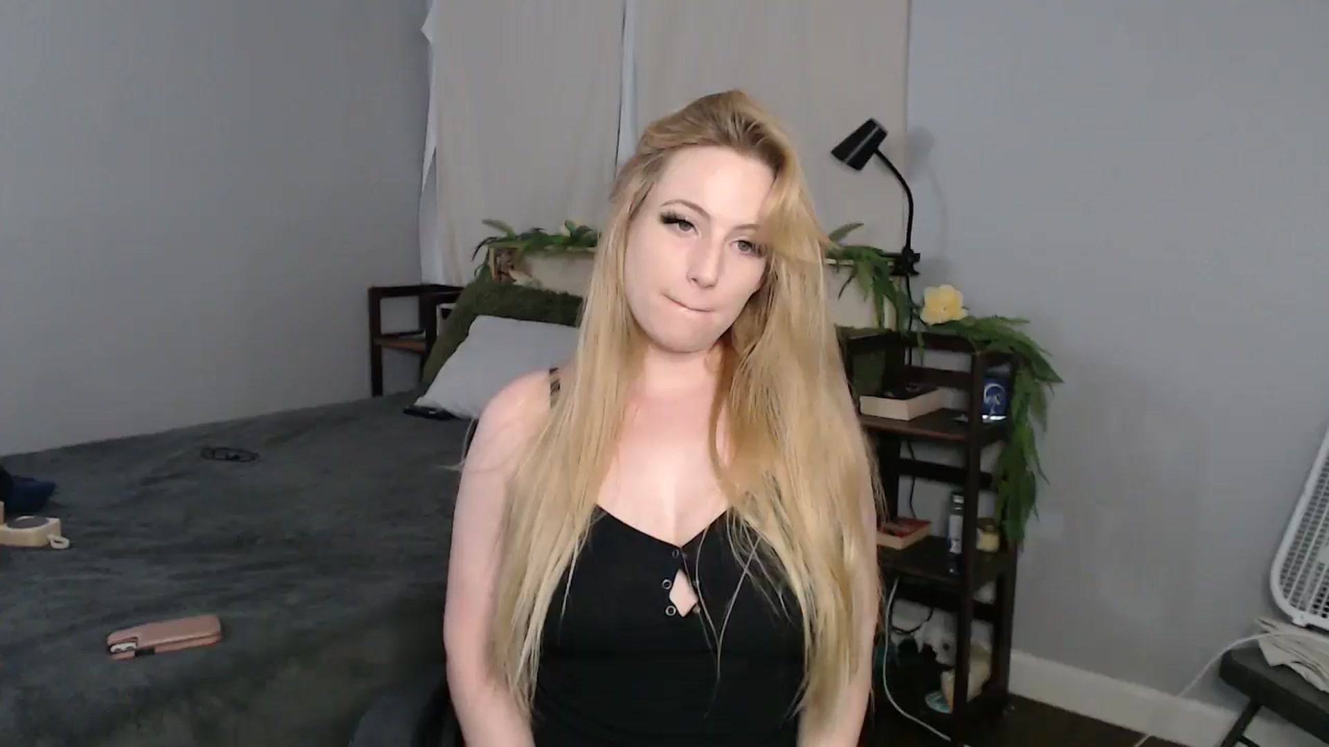 Gallery image thumbnail from Gardengirl69's myfreecams stream on, 06/09/2025, 03:29 image 7 of 20