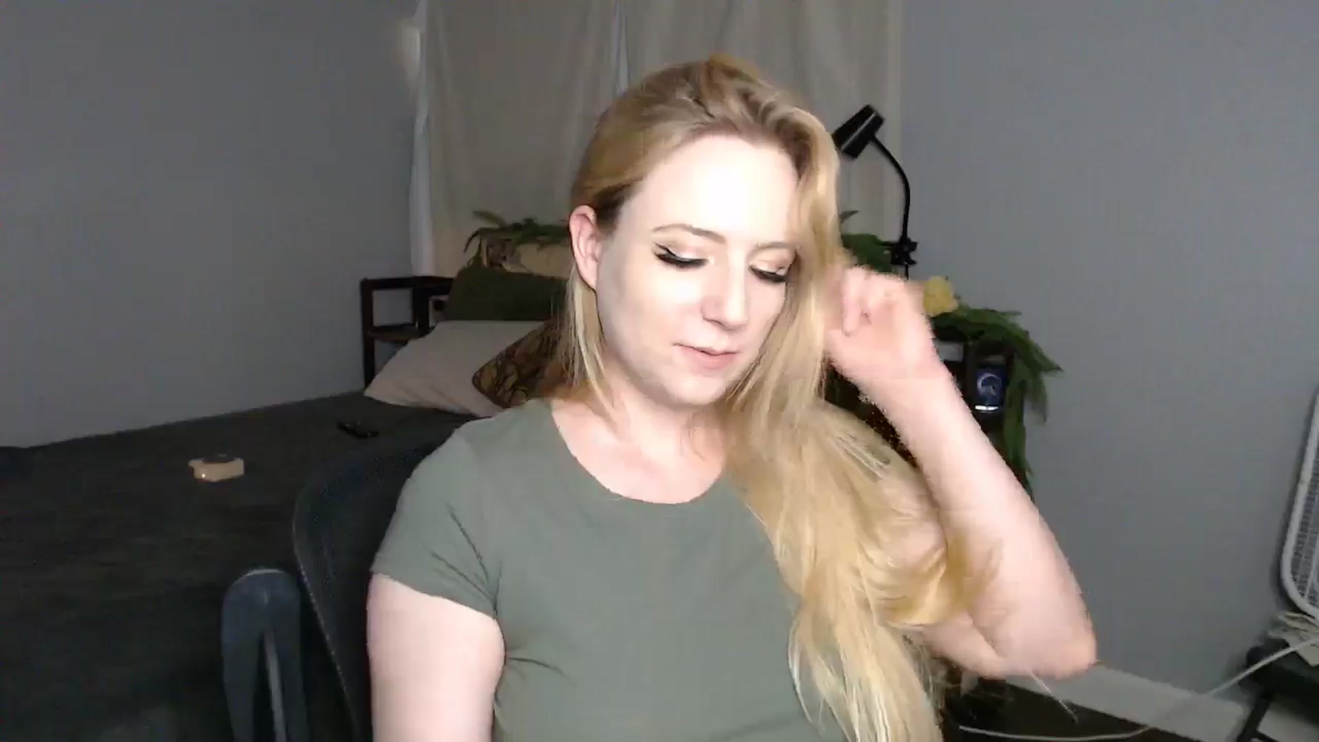 Gallery image thumbnail from Gardengirl69's myfreecams stream on, 06/10/2025, 21:30 image 11 of 20