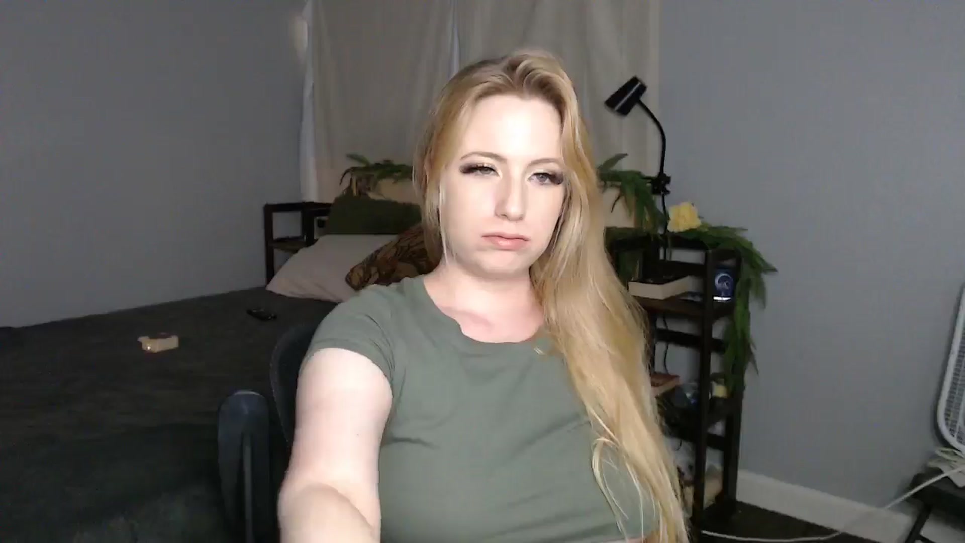 Gallery image thumbnail from Gardengirl69's myfreecams stream on, 06/10/2025, 21:30 image 12 of 20