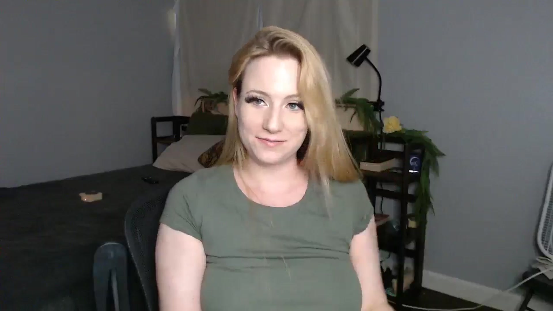 Gallery image thumbnail from Gardengirl69's myfreecams stream on, 06/10/2025, 21:30 image 8 of 20
