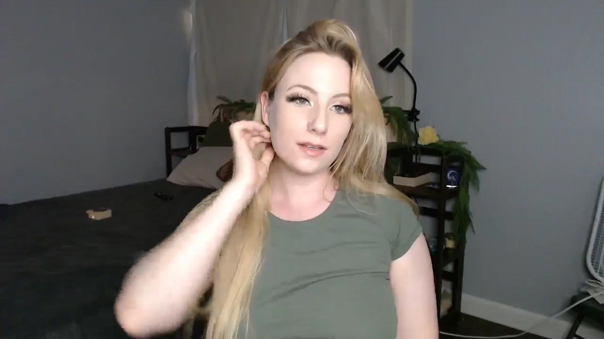 Gallery image thumbnail from Gardengirl69's myfreecams stream on, 06/10/2025, 21:30 image 4 of 20