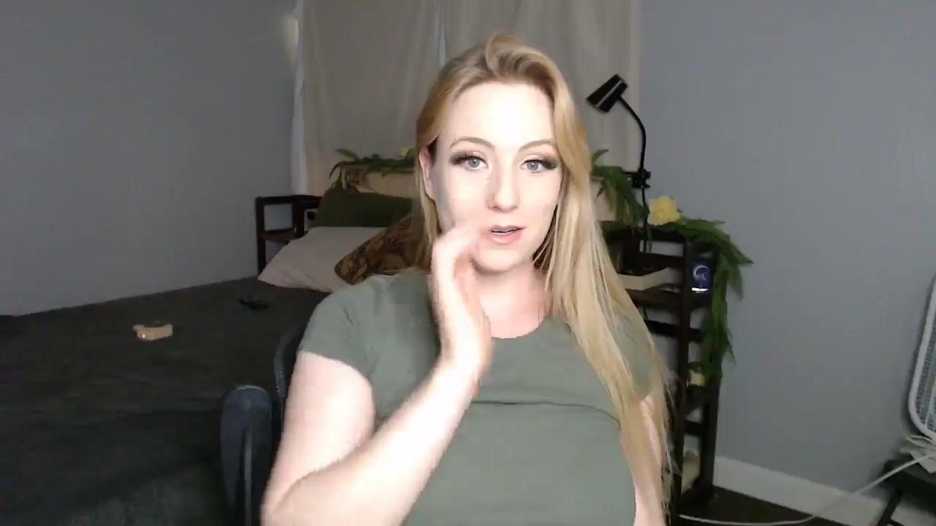 Gallery image thumbnail from Gardengirl69's myfreecams stream on, 06/10/2025, 21:30 image 6 of 20