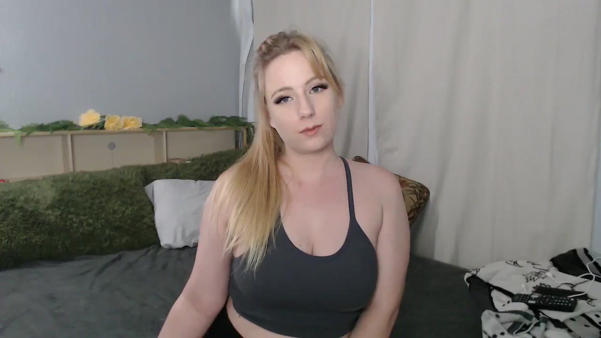 Gallery image thumbnail from Gardengirl69's myfreecams stream on, 07/03/2025, 24:00 image 4 of 20
