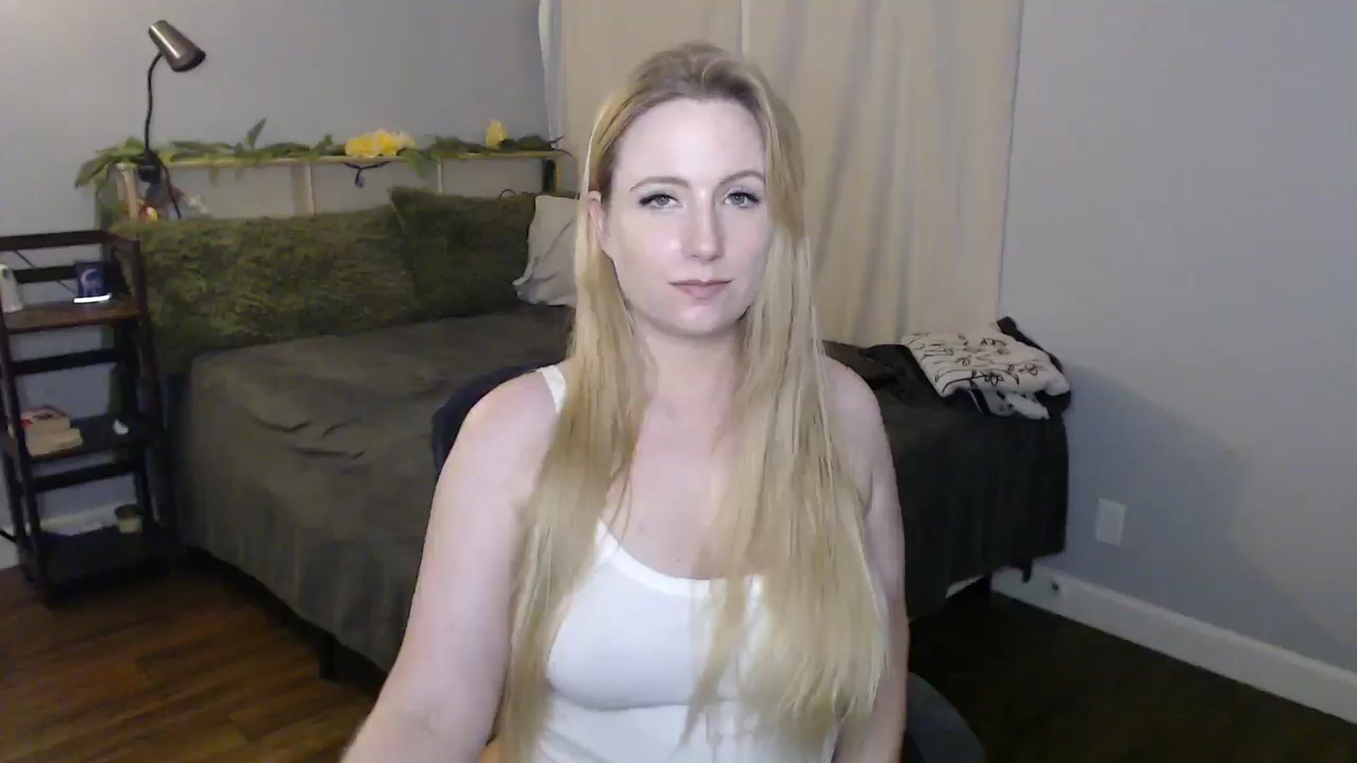 Gallery image thumbnail from Gardengirl69's myfreecams stream on, 07/26/2025, 20:50 image 18 of 20