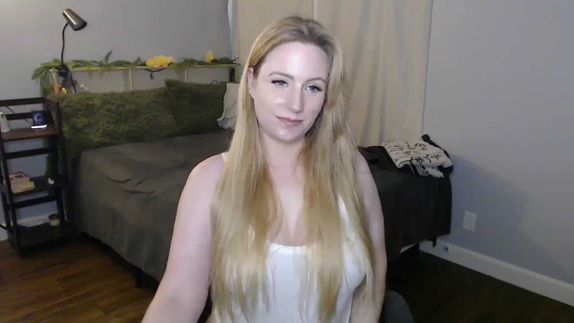 Gallery image thumbnail from Gardengirl69's myfreecams stream on, 07/26/2025, 20:50 image 13 of 20