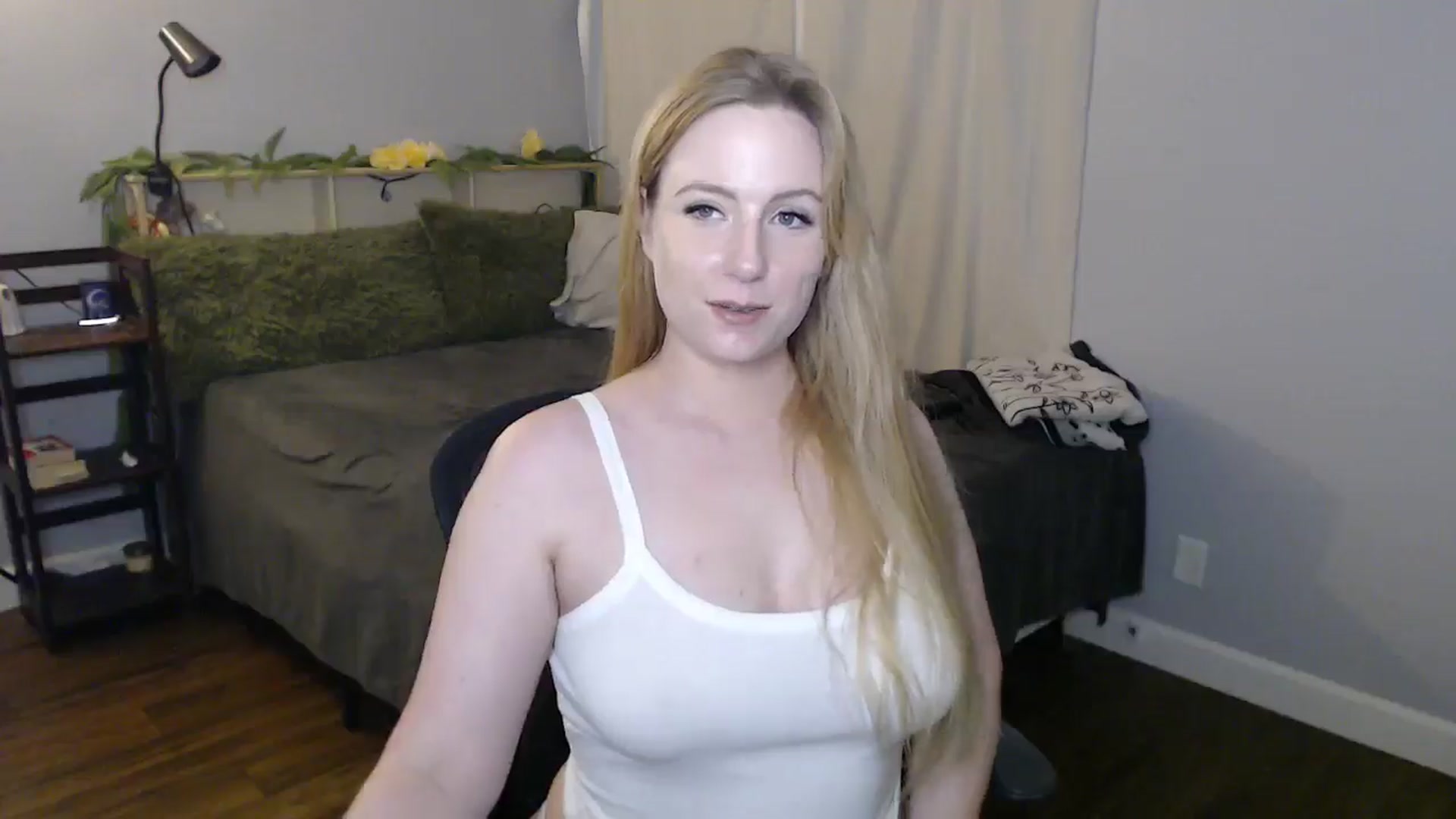 Gallery image thumbnail from Gardengirl69's myfreecams stream on, 07/26/2025, 20:50 image 14 of 20