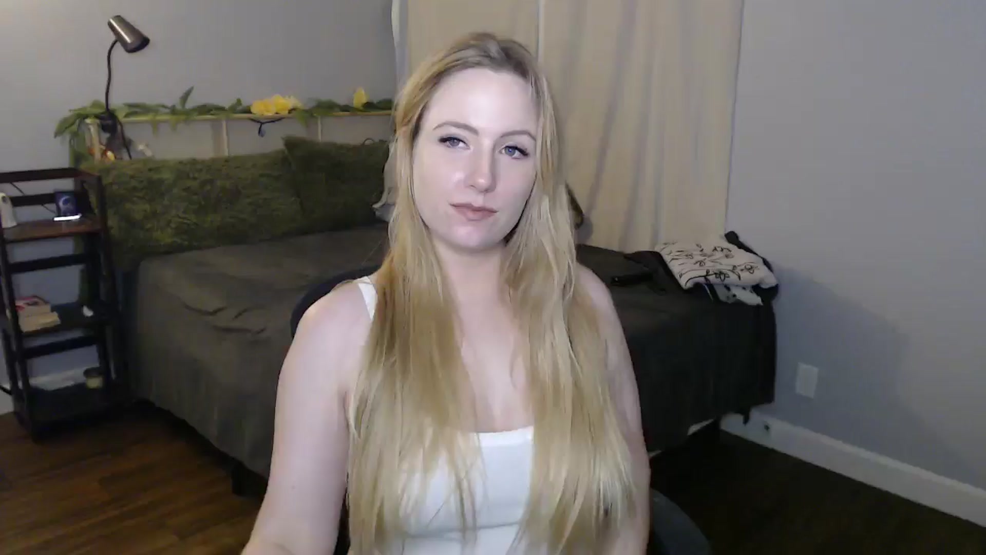 Gallery image thumbnail from Gardengirl69's myfreecams stream on, 07/26/2025, 20:50 image 9 of 20