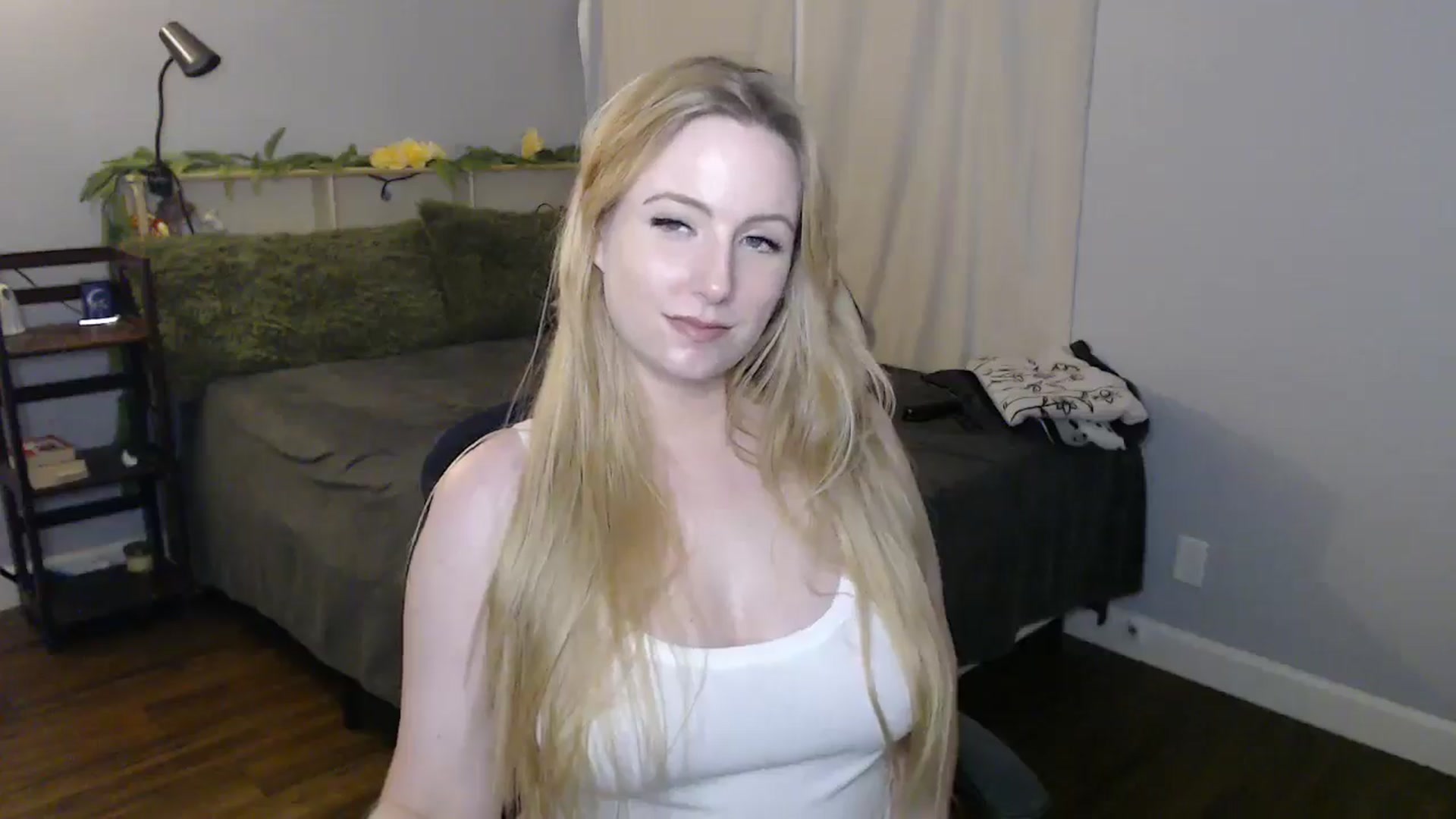 Gallery image thumbnail from Gardengirl69's myfreecams stream on, 07/26/2025, 20:50 image 7 of 20