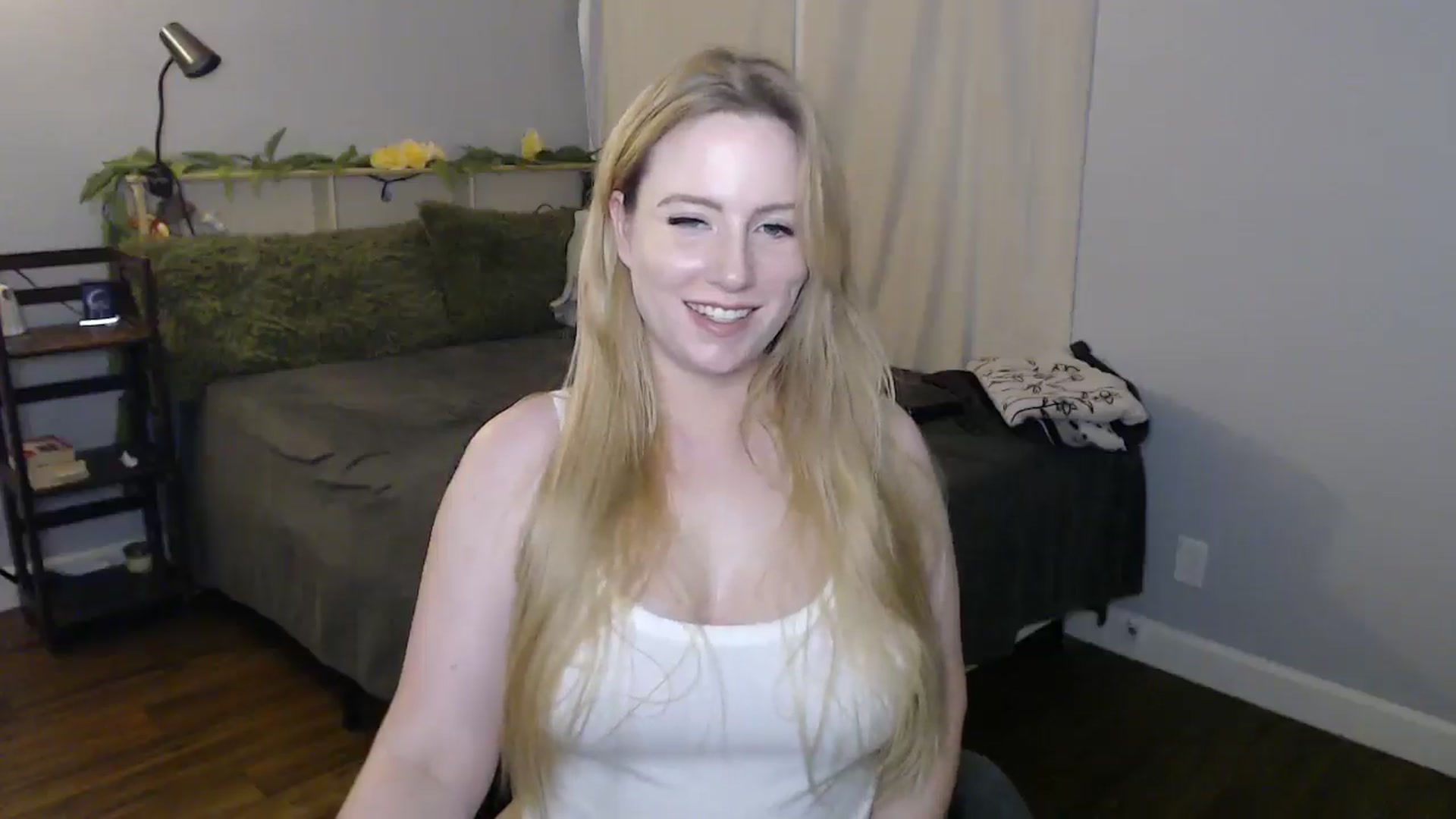 Gallery image thumbnail from Gardengirl69's myfreecams stream on, 07/26/2025, 20:50 image 11 of 20