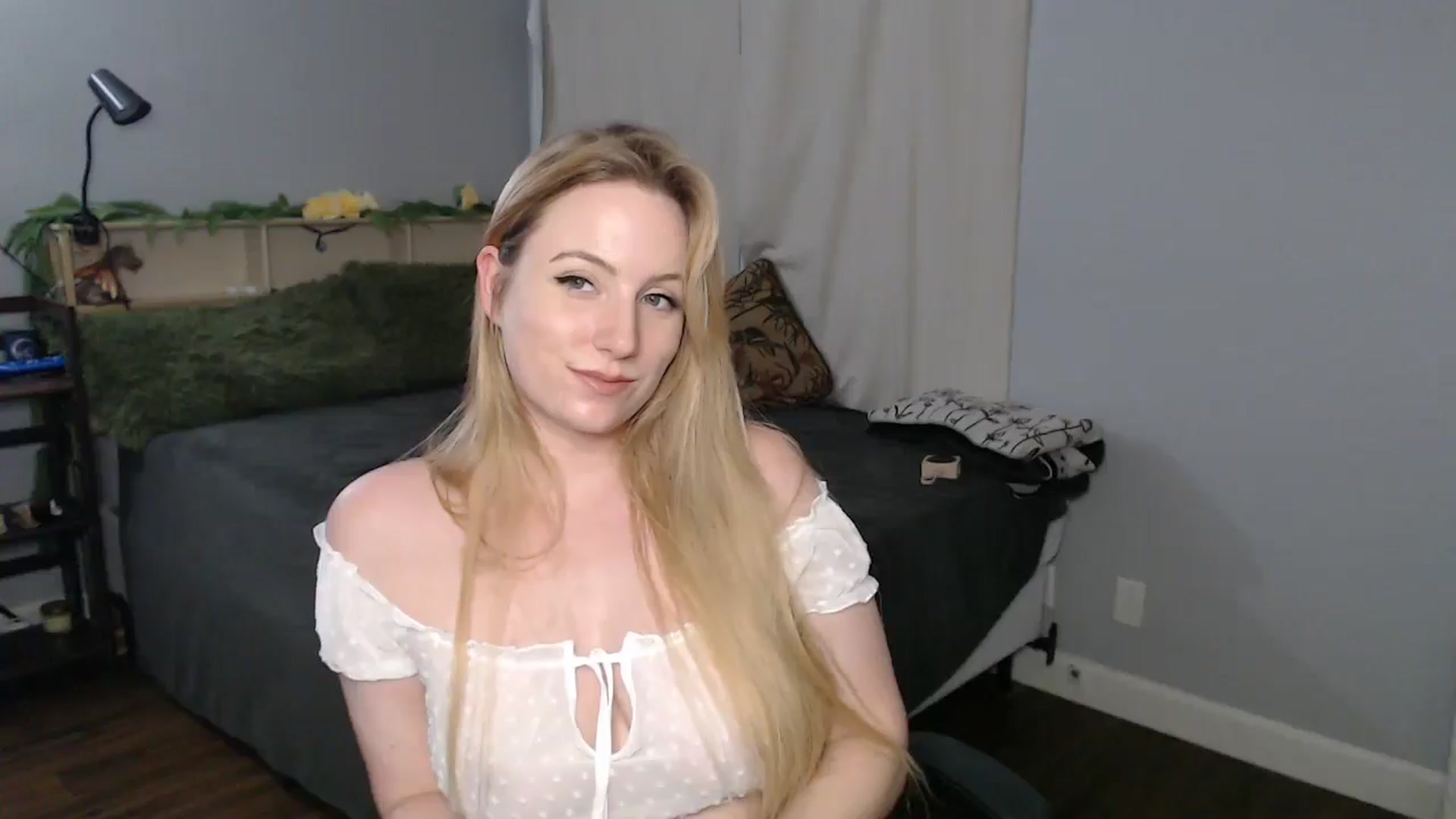 Gallery image thumbnail from Gardengirl69's myfreecams stream on, 07/30/2025, 02:45 image 17 of 20