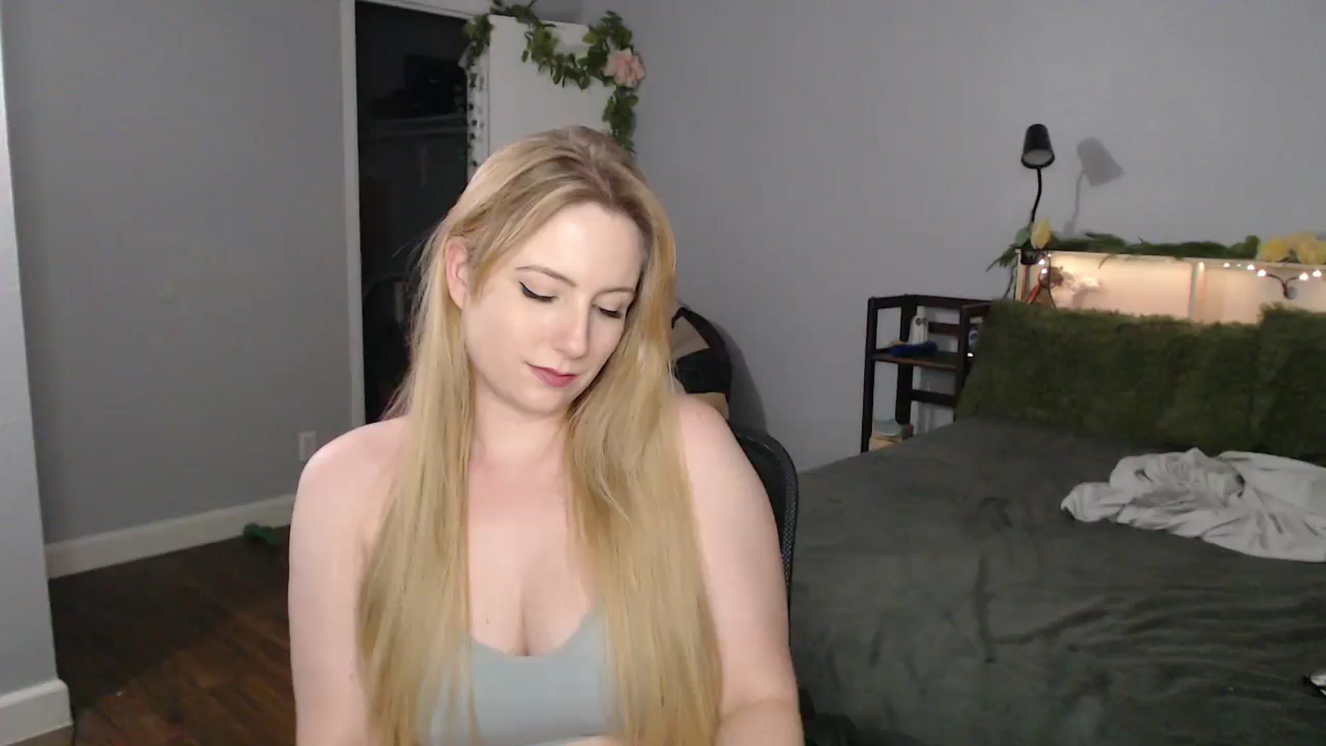 Gallery image thumbnail from Gardengirl69's myfreecams stream on, 08/03/2025, 23:48 image 15 of 20