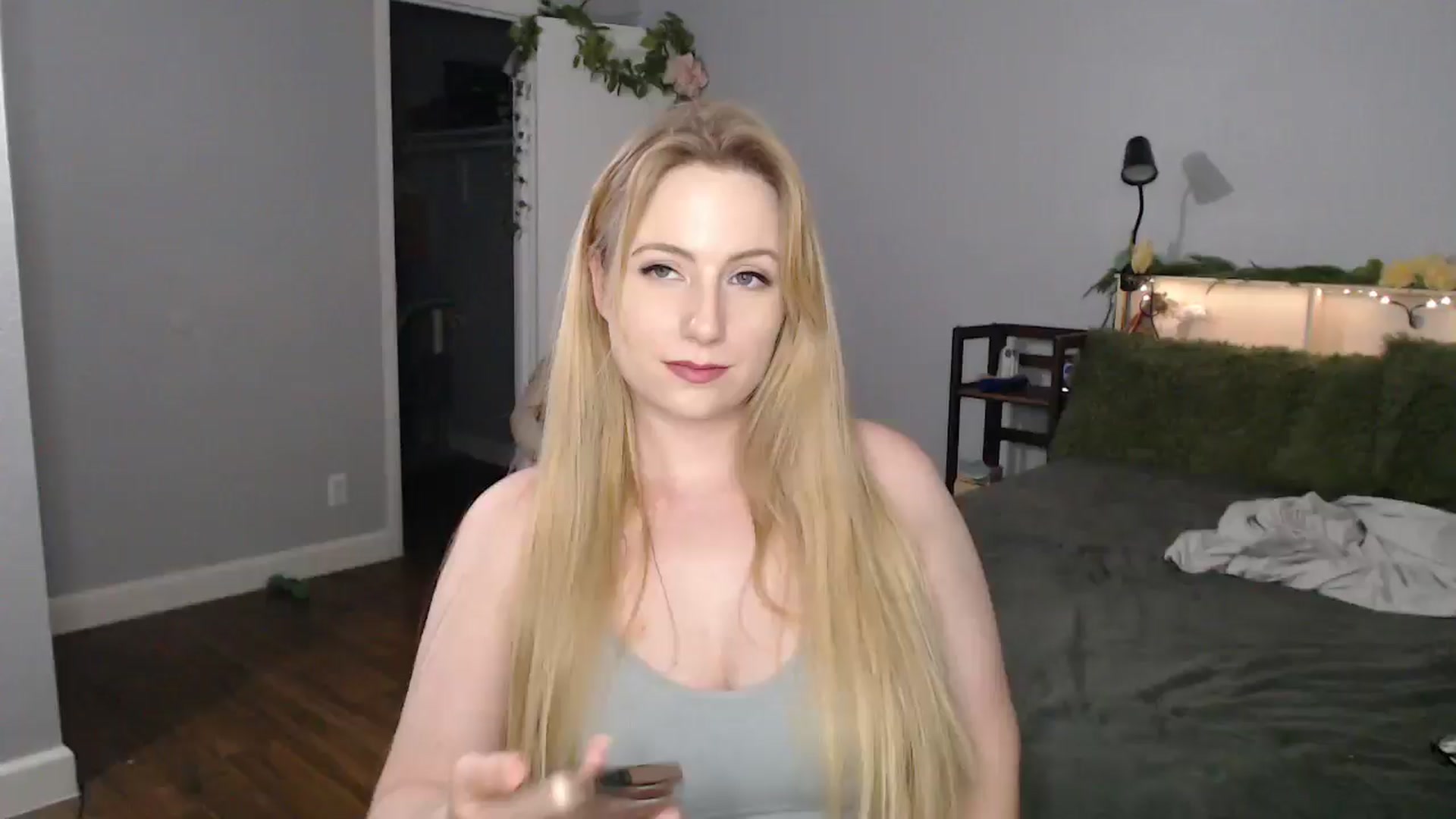 Gallery image thumbnail from Gardengirl69's myfreecams stream on, 08/03/2025, 23:48 image 1 of 20