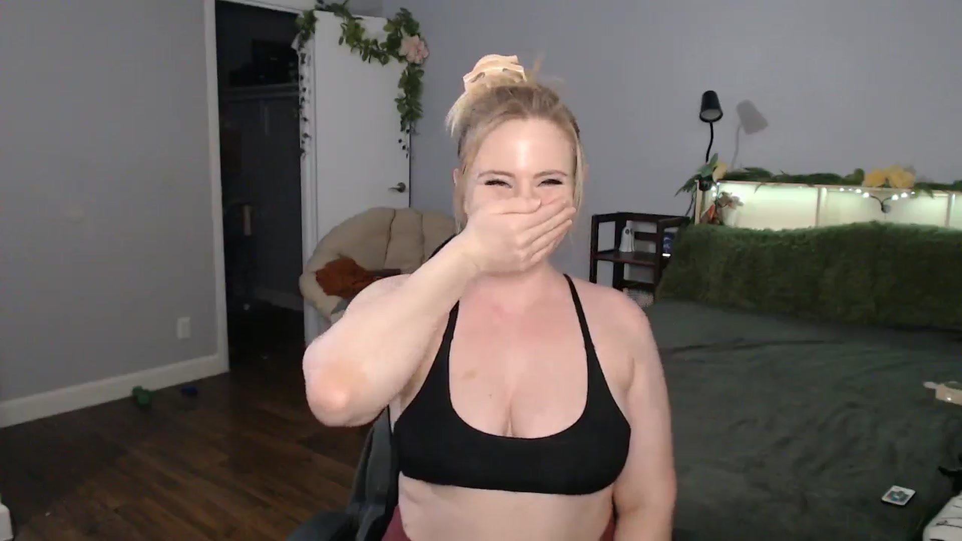 Gallery image thumbnail from Gardengirl69's myfreecams stream on, 08/05/2025, 24:06 image 4 of 20