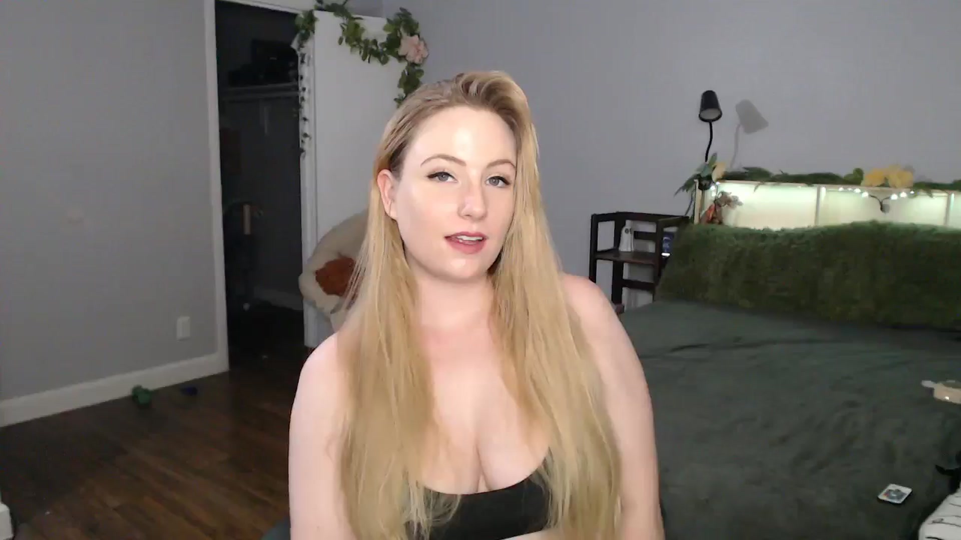 Gallery image thumbnail from Gardengirl69's myfreecams stream on, 08/05/2025, 24:06 image 19 of 20