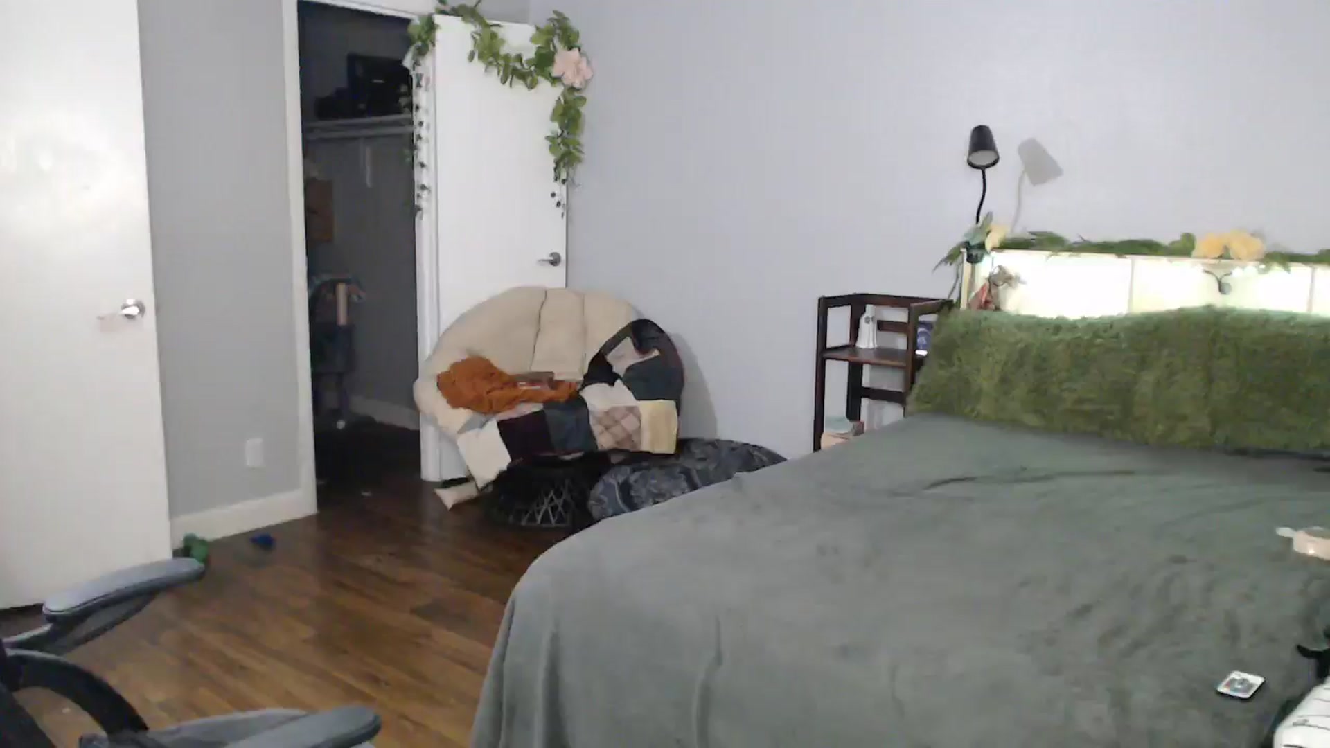 Gallery image thumbnail from Gardengirl69's myfreecams stream on, 08/05/2025, 24:06 image 14 of 20